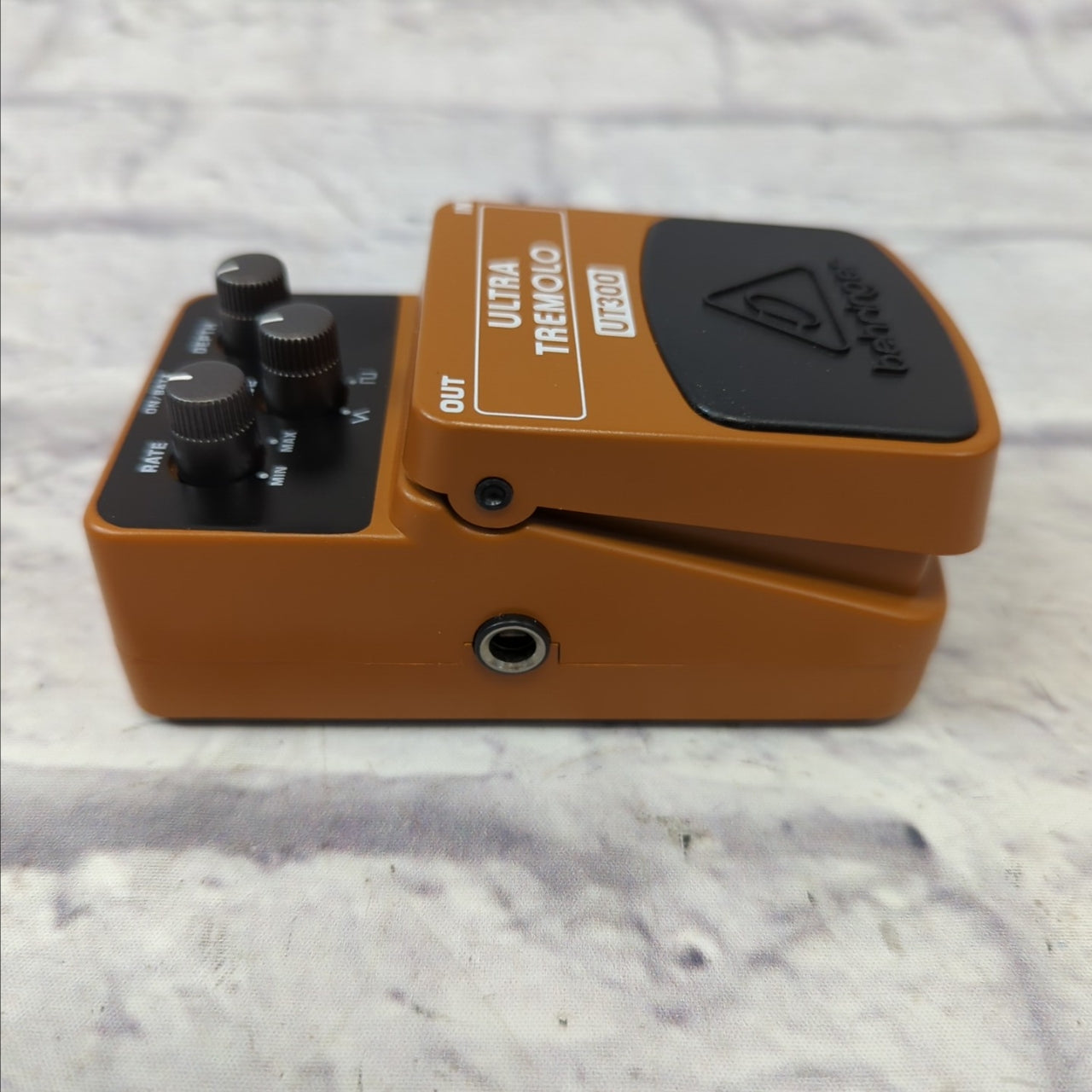 Behringer UT300 Ultra Tremolo