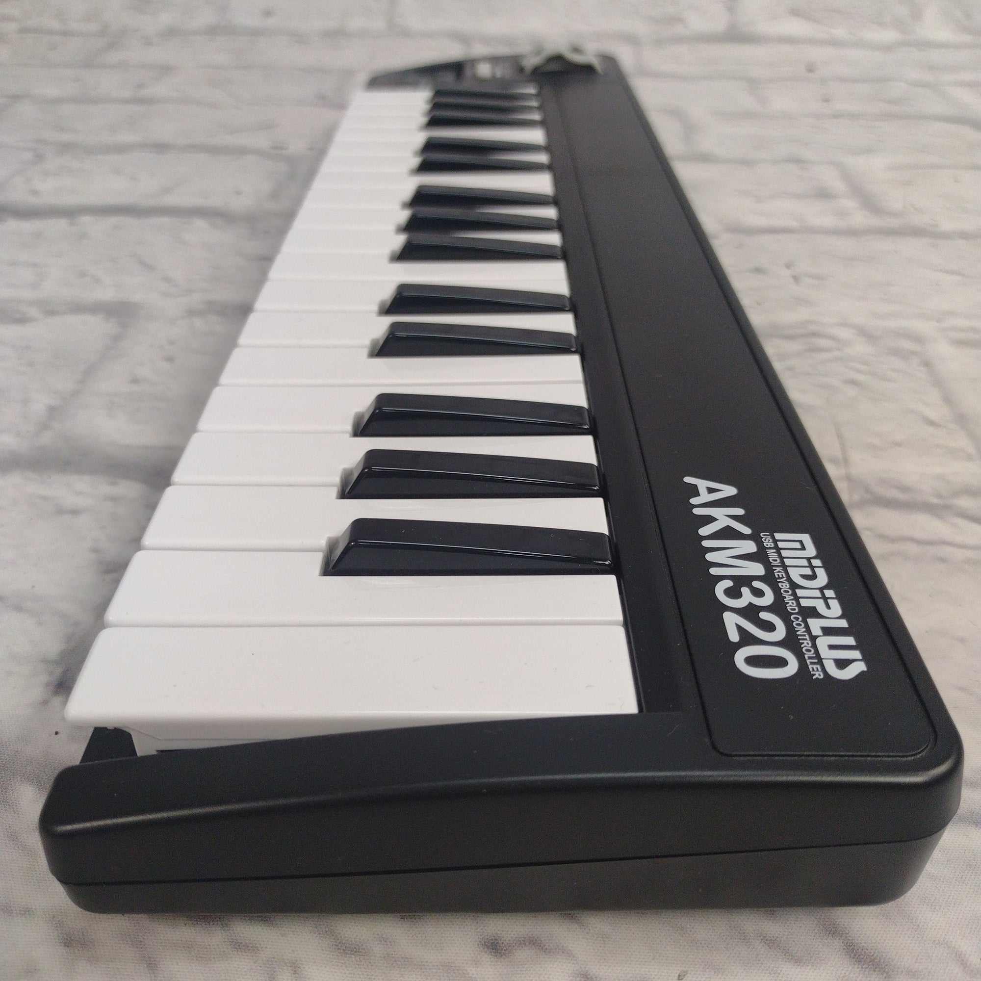 Akai AKM320 Midi Controller