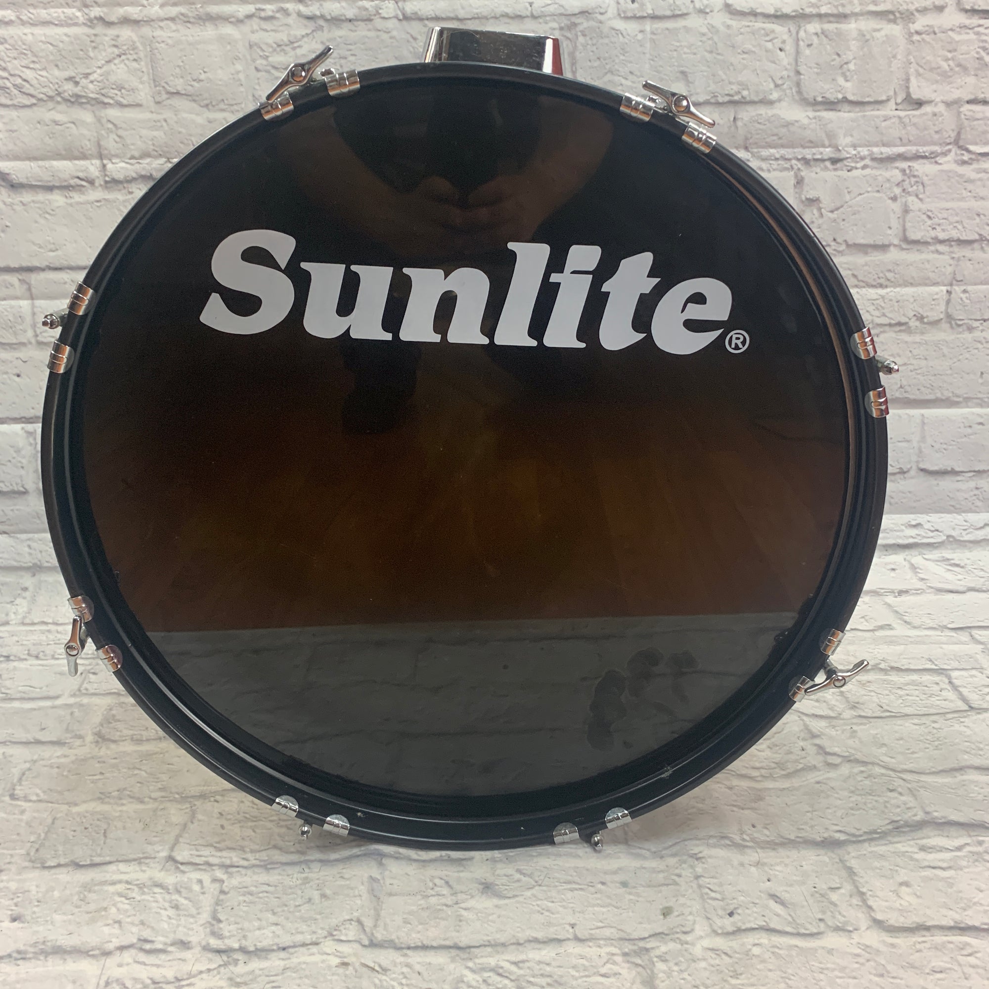 Sunlite 22in Bass Drum, White, Missing Legs & Brackets