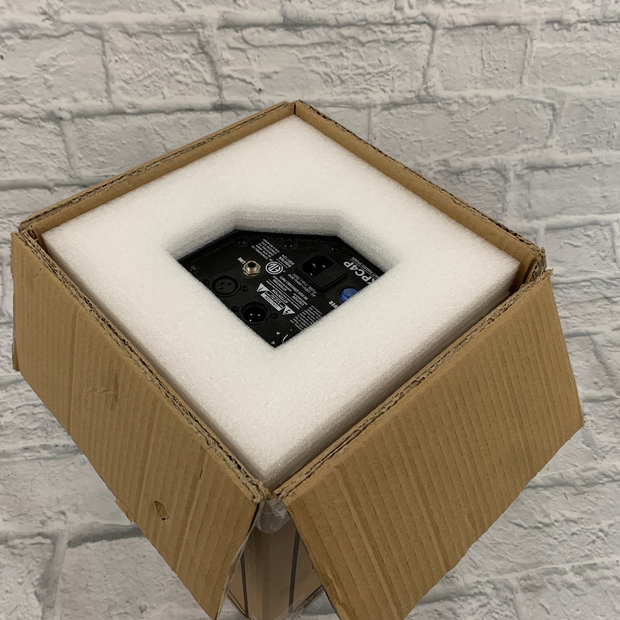 Kustom KCP4P Powered Speaker