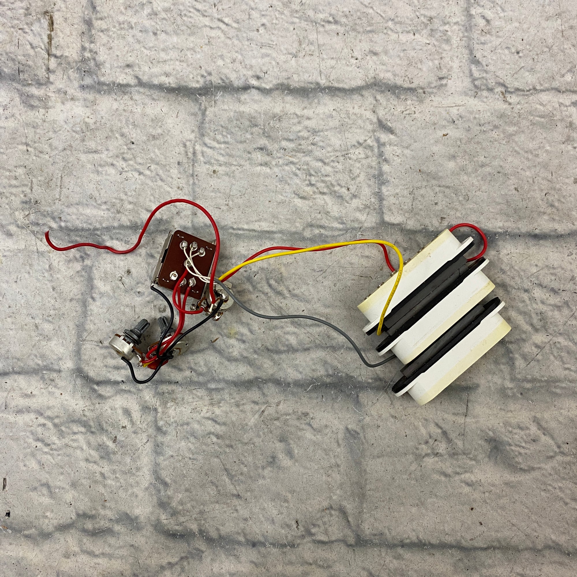 Unknown Single Coil Pickup Set (Pre-Wired)