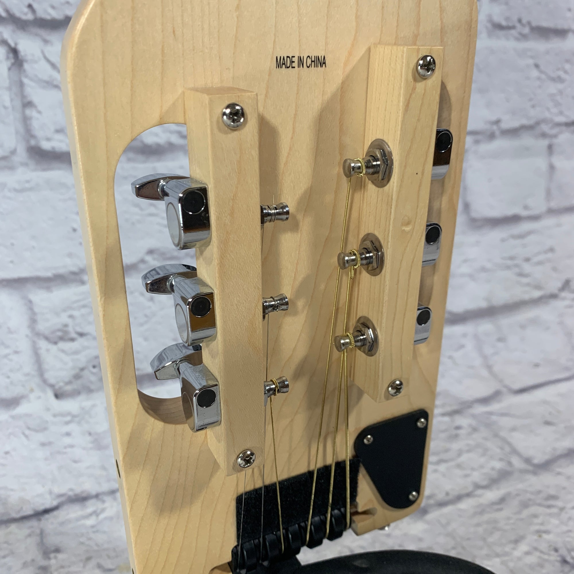 Traveler ULST-NAT Travel Guitar