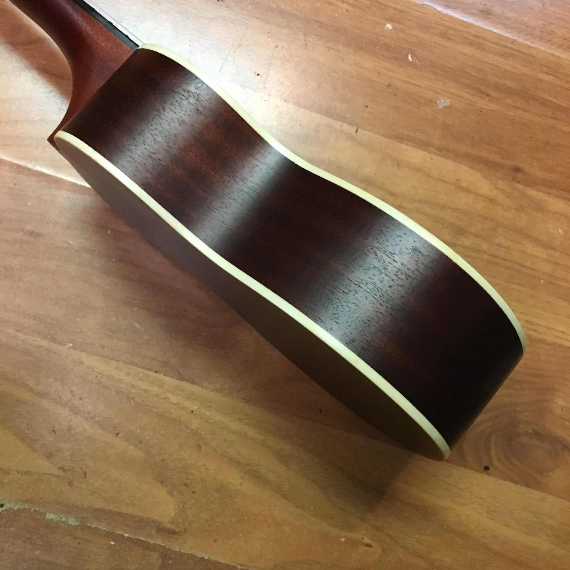 Lanikai LUTU-22SGC Ukulele
