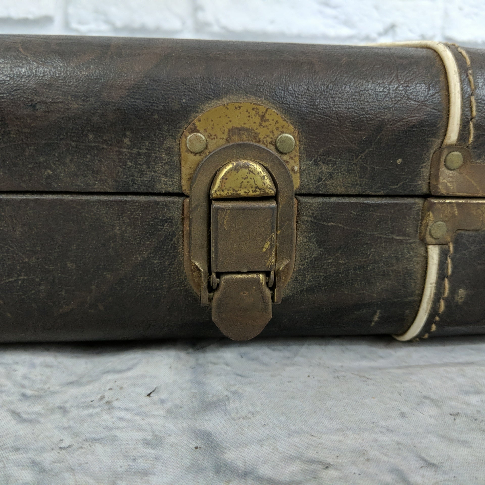 Vintage 1980s Guild Electric Guitar Hard Shell Case