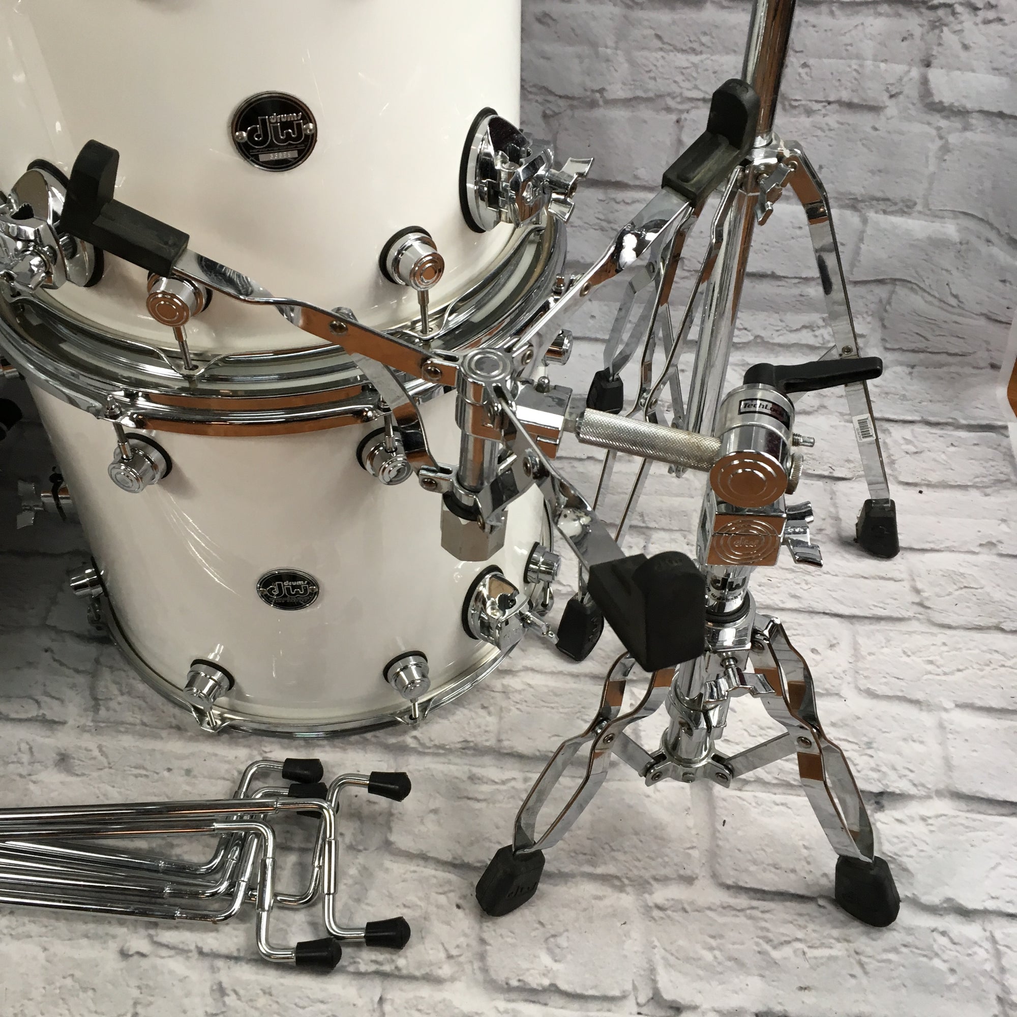 ** DW Performance Series 5 Piece Ice White w/ hardware