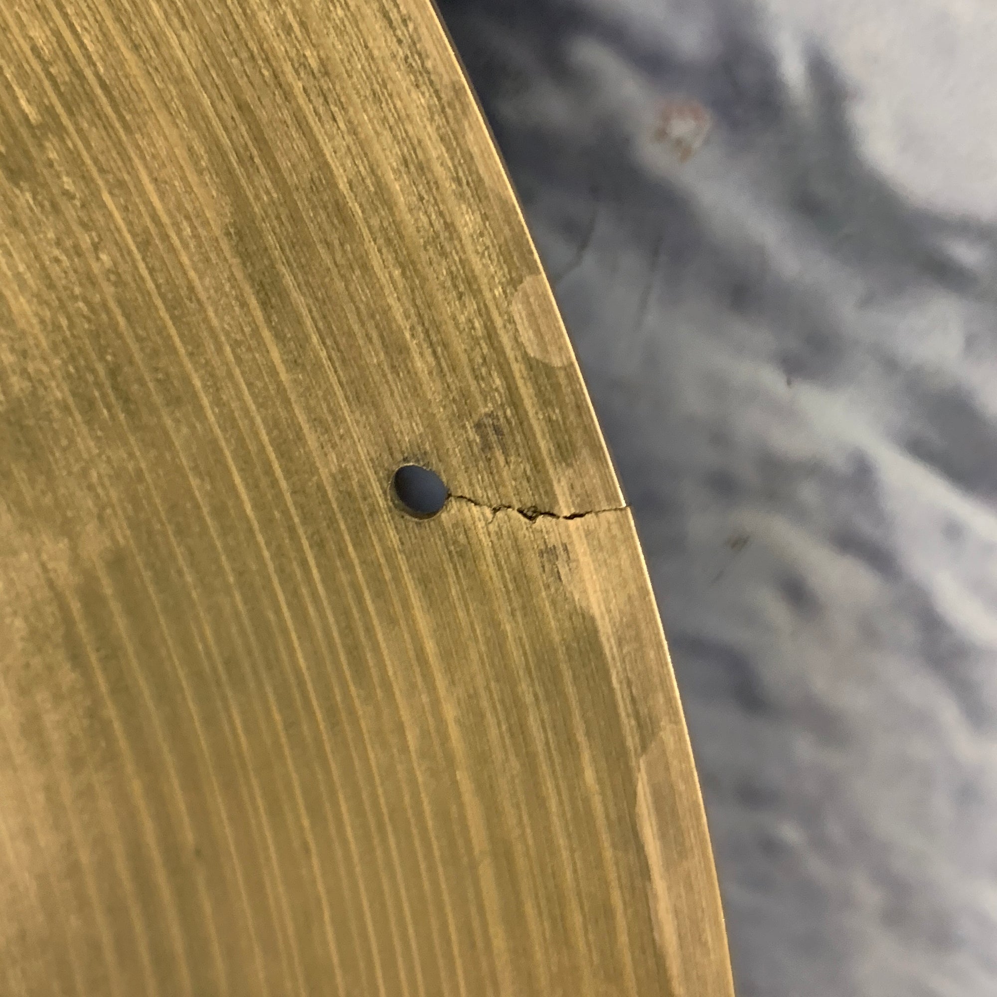 Zildjian 18" Avedis Medium Crash Cymbal - Cracked