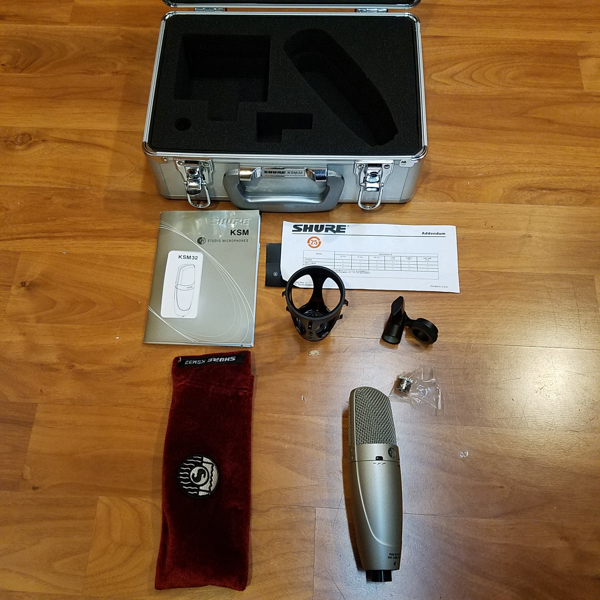 Shure KSM 32 Condenser Microphone w/ accessories