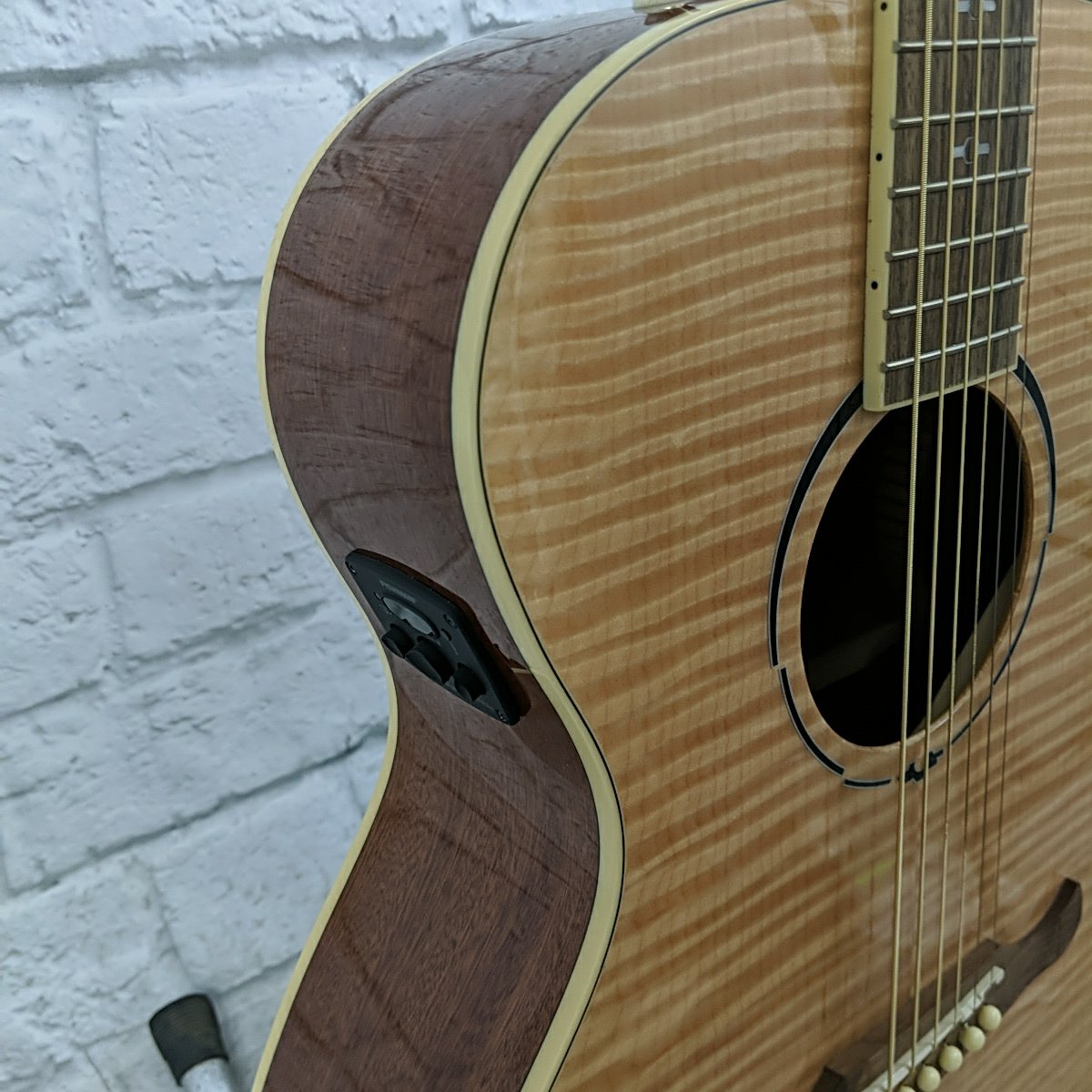 Fender FA-235E Concert Acoustic/Electric Guitar Flame Maple Top Fingerboard Natural