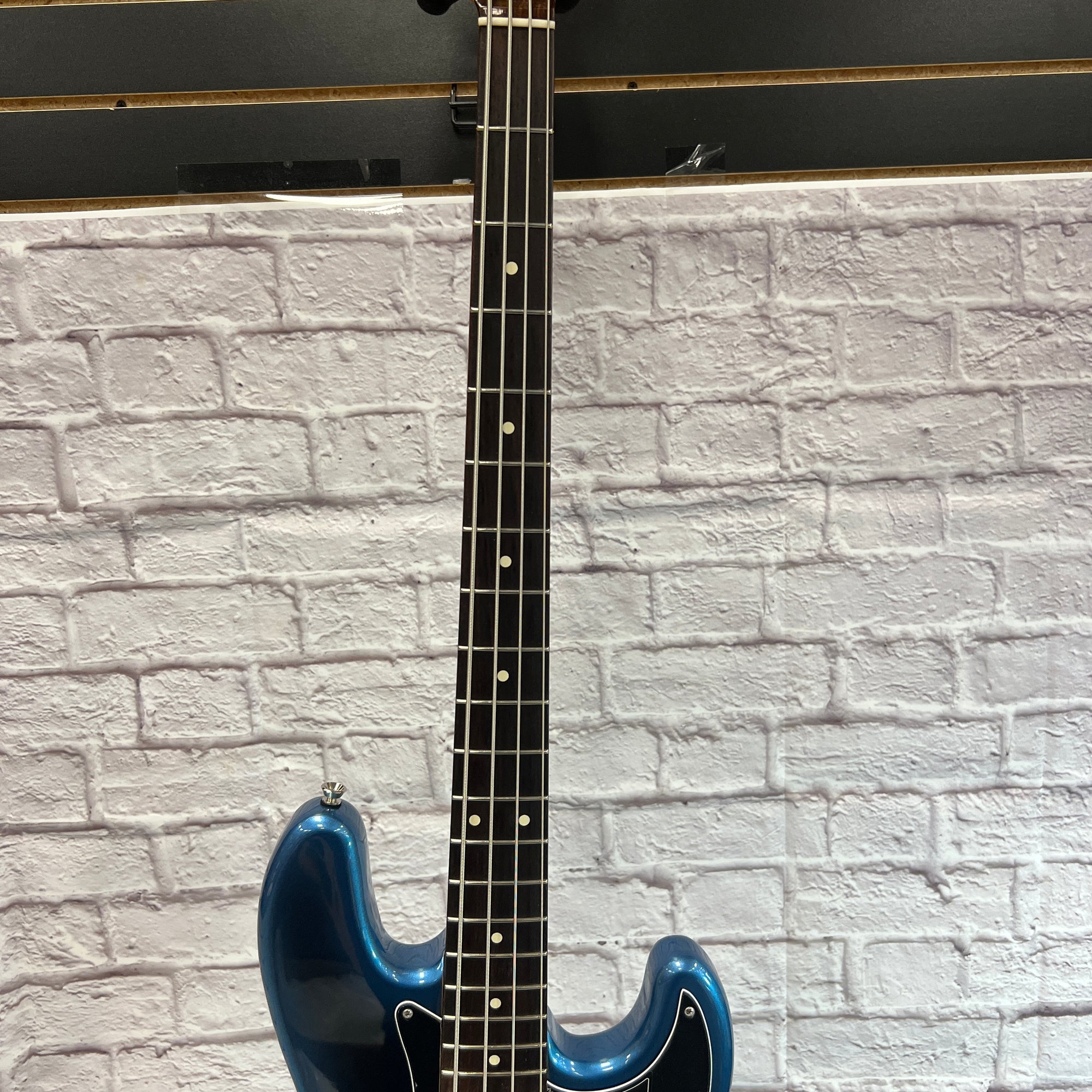 Fender 2021 American Professional Jazz II Bass with Case Dark Night