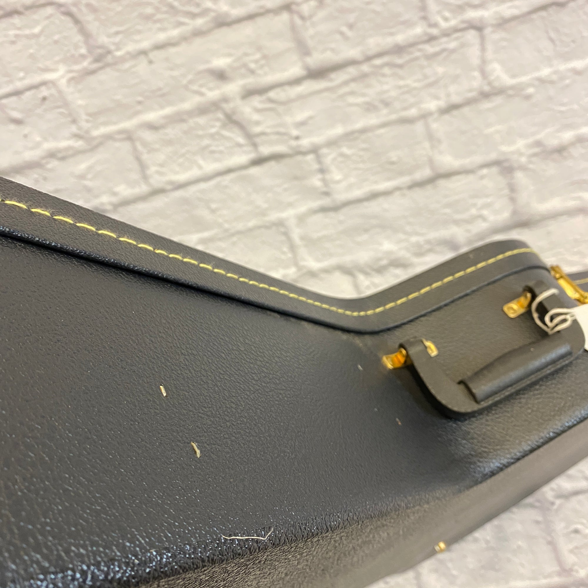 Unknown Acoustic Guitar Hard Shell Case