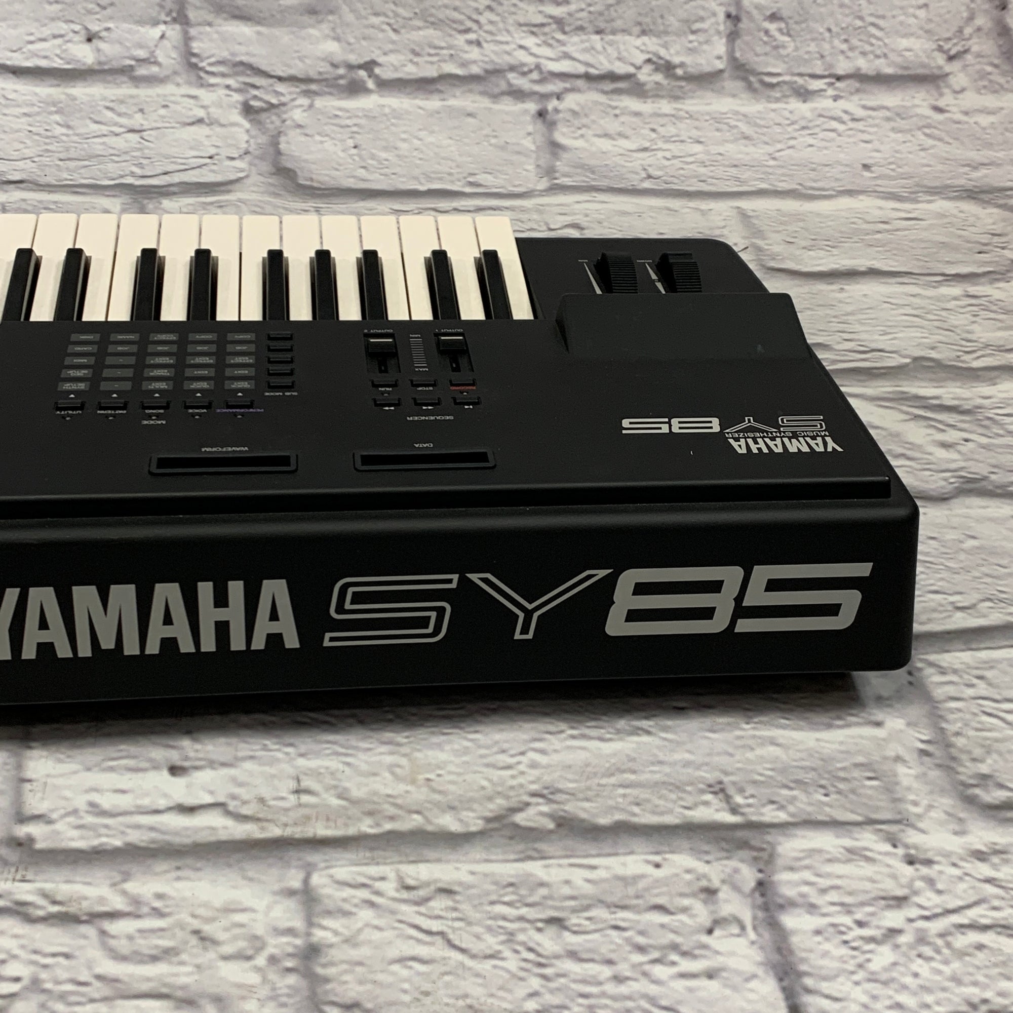 Yamaha SY85 Synthesizer - Evolution Music