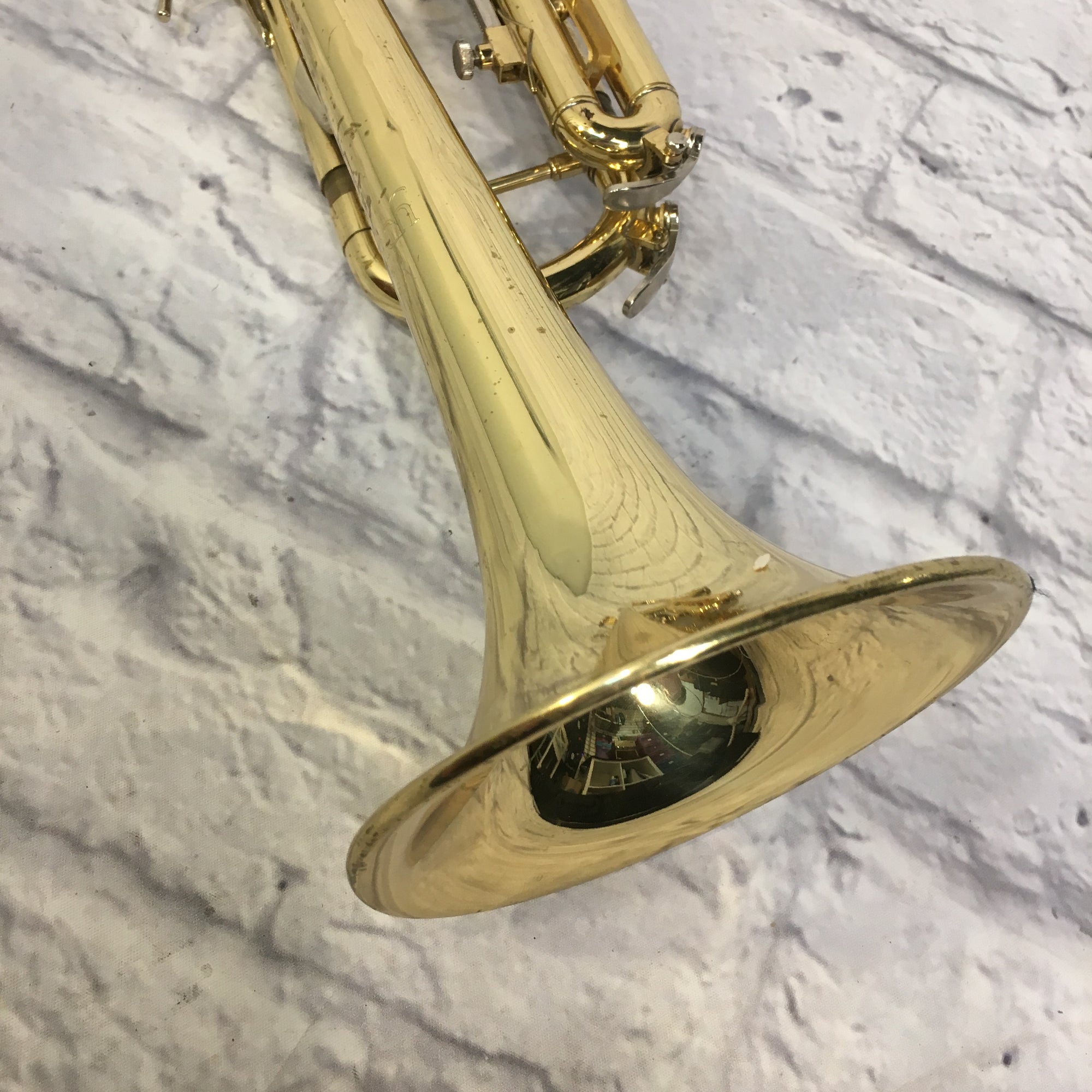 Bach TR-300 Trumpet w Hard Case
