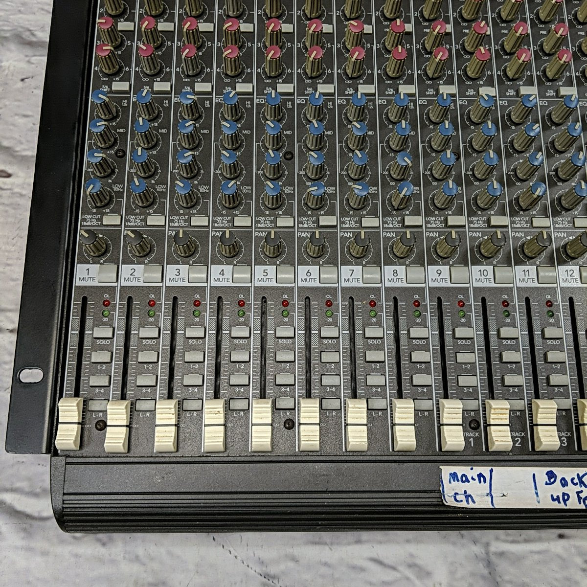 Mackie CR1604-VLZ 16-Channel Mixer - Evolution Music Mackie CR1604-VLZ 16-Channel Mixer - Evolution Music