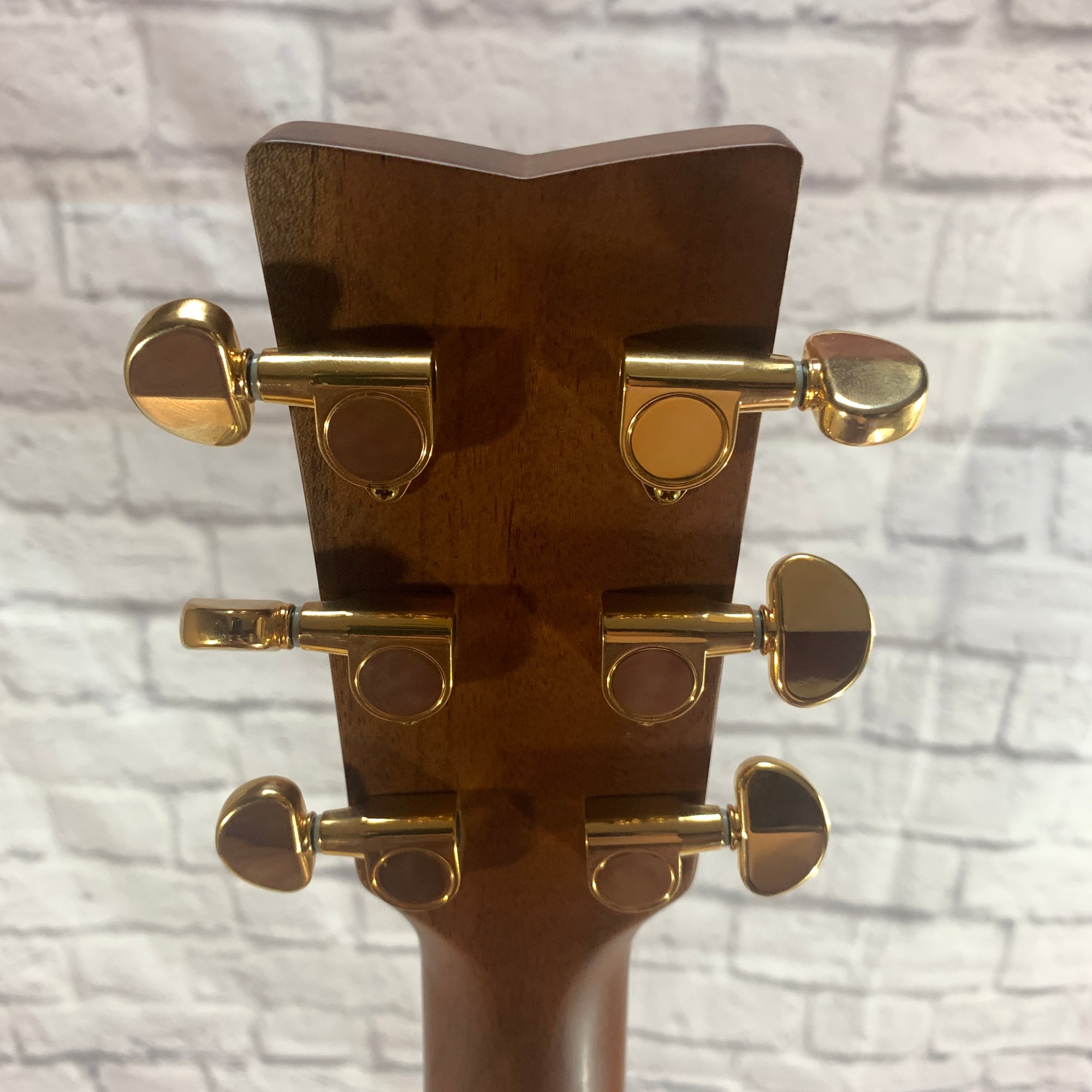 Yamaha F335 Dreadnaught Acoustic Guitar