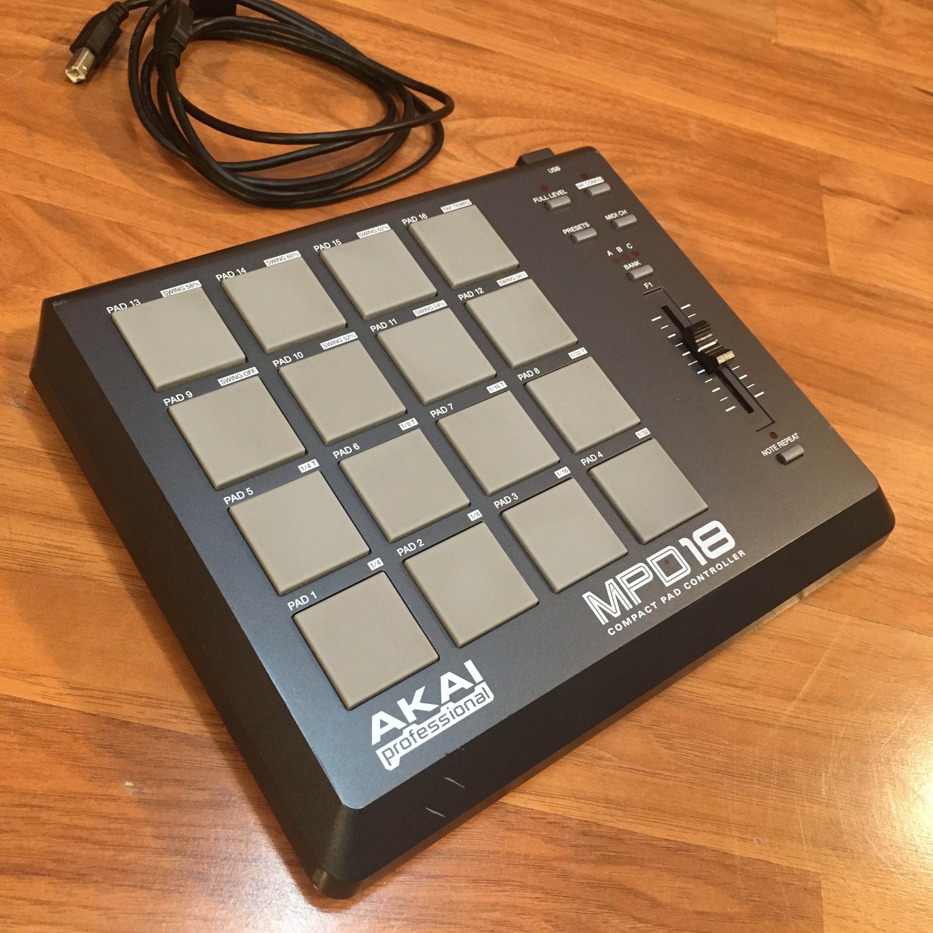 Akai Professional MPD18 high quality Compact Pad Controller