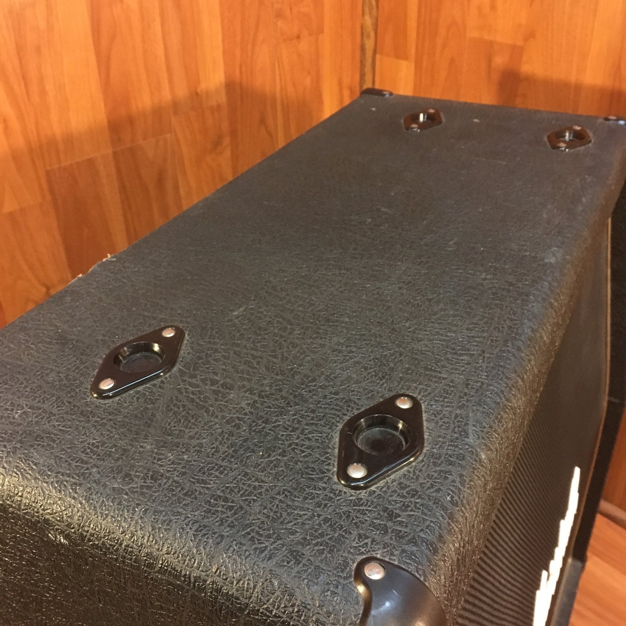 ** Marshall AVT412 Lead 412 Slant Guitar Cabinet