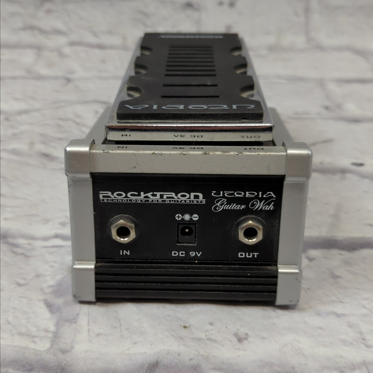 【8212】 ROCKTRON signature WAH Double-Rung Neon Ford® Logo Wall Clock | eBay