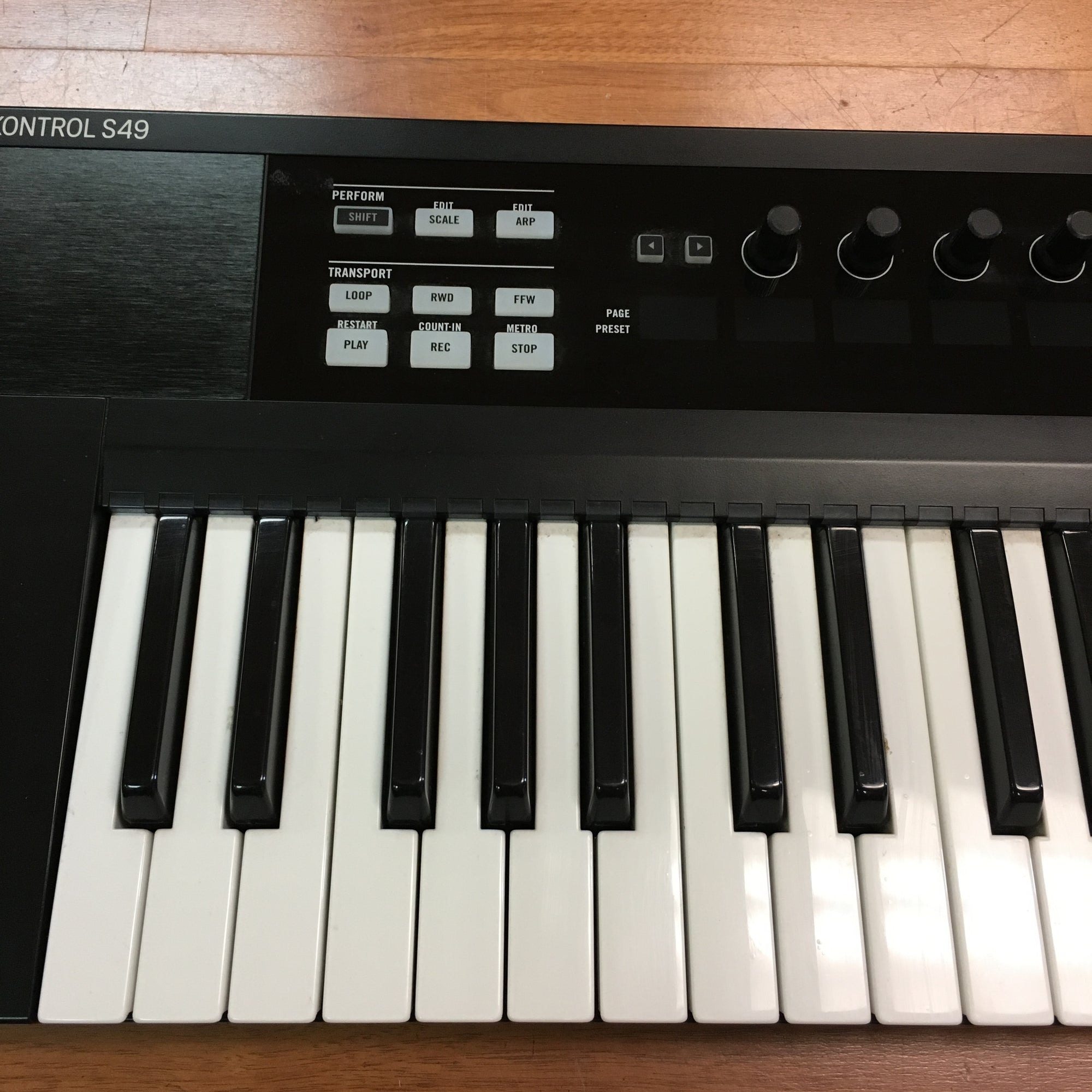 Native Instruments Komplete Kontrol S49 MIDI Controller