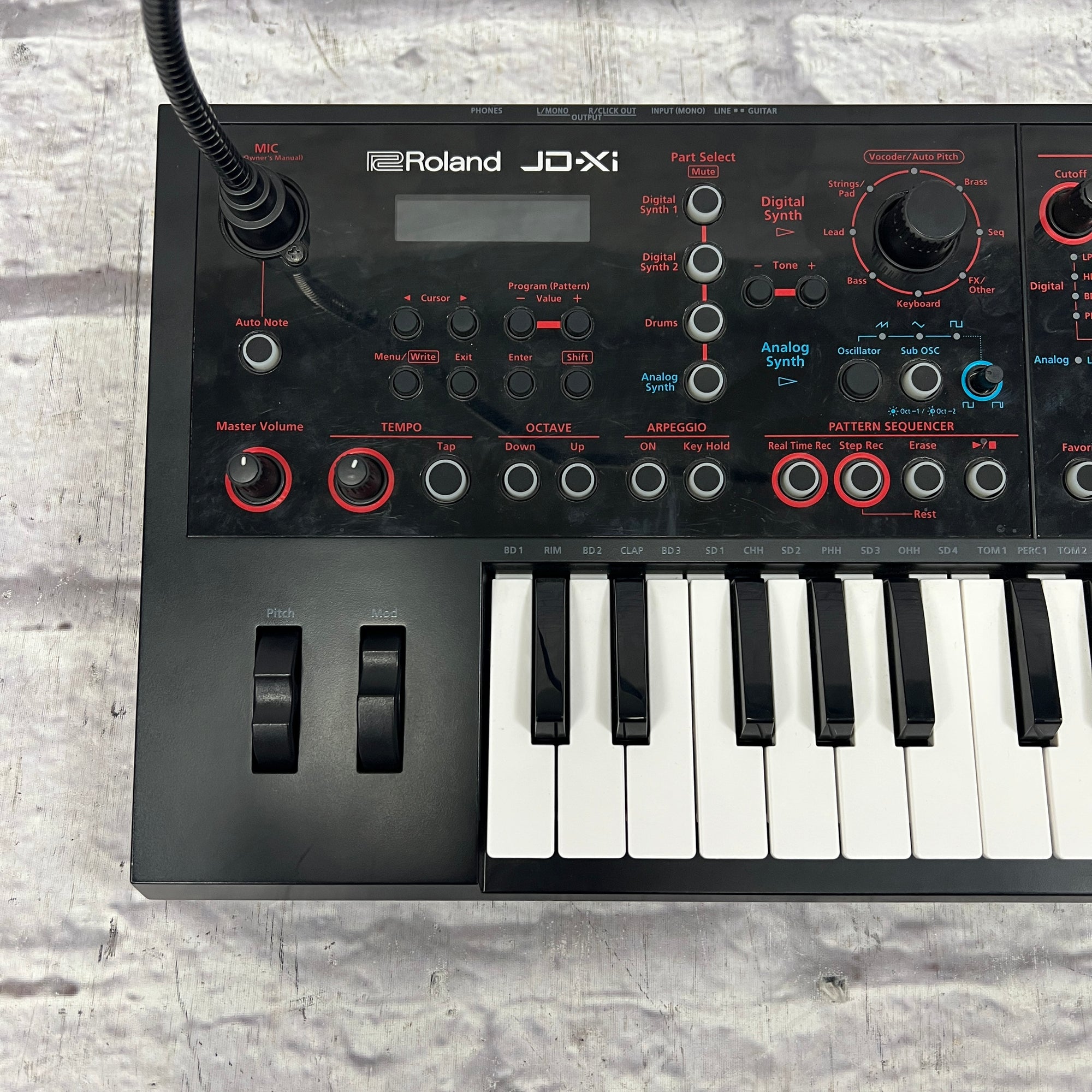 Roland JD-XI 37-Key Analog / Digital Crossover Synthesizer
