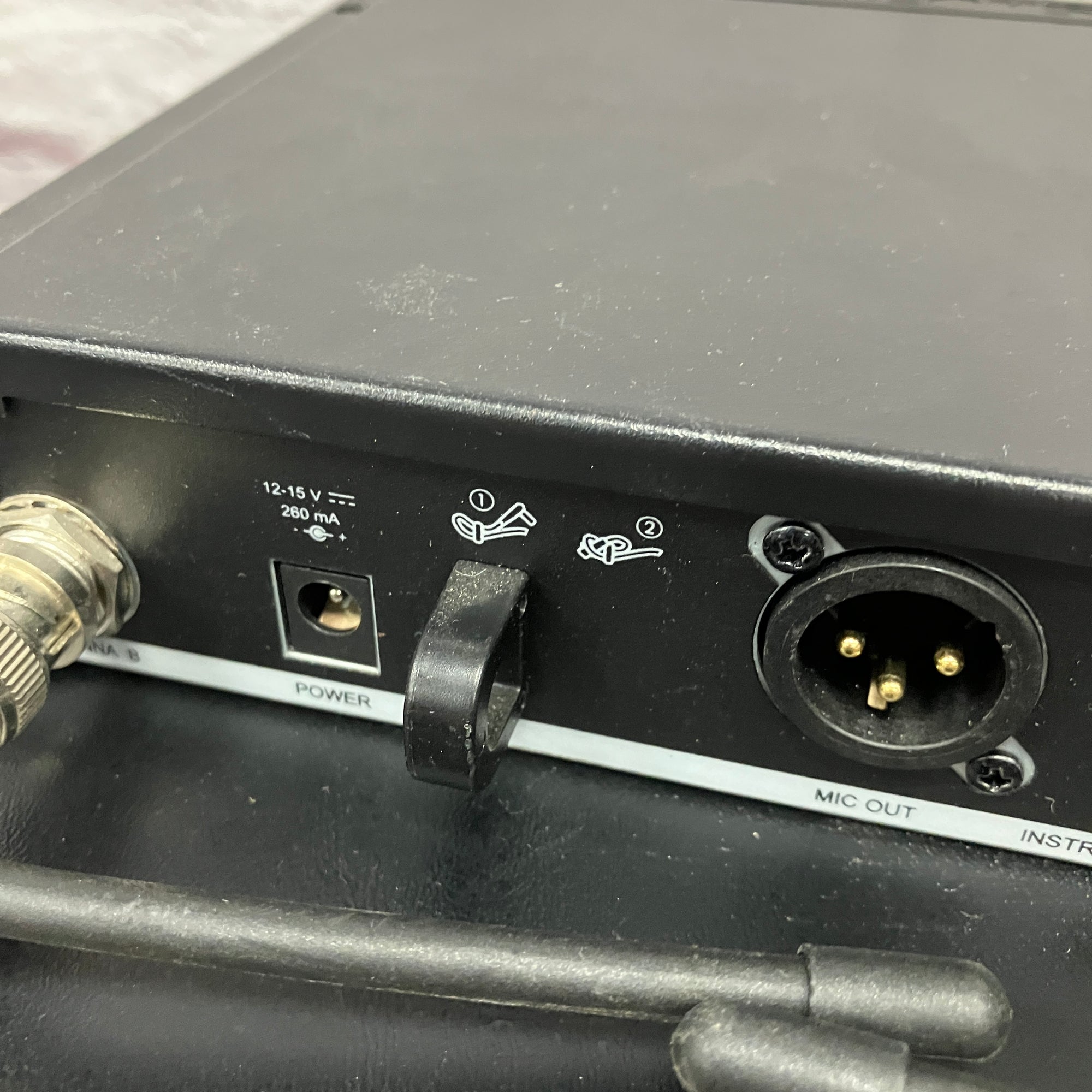Shure BLX4R H8 518-542 MHz Wireless Receiver w/ pwr supply