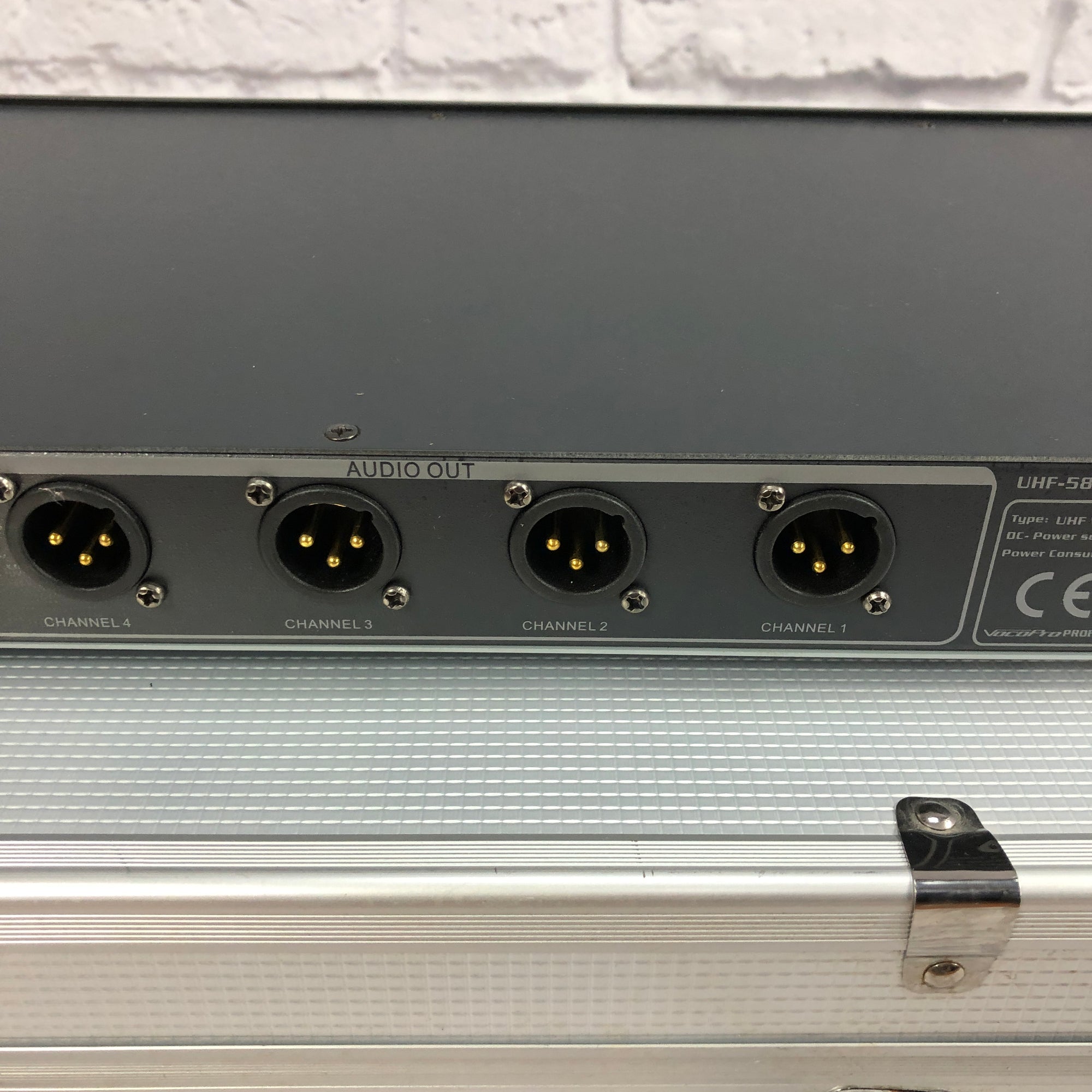 VocoPro UHF5800 Wireless Microphone Setup