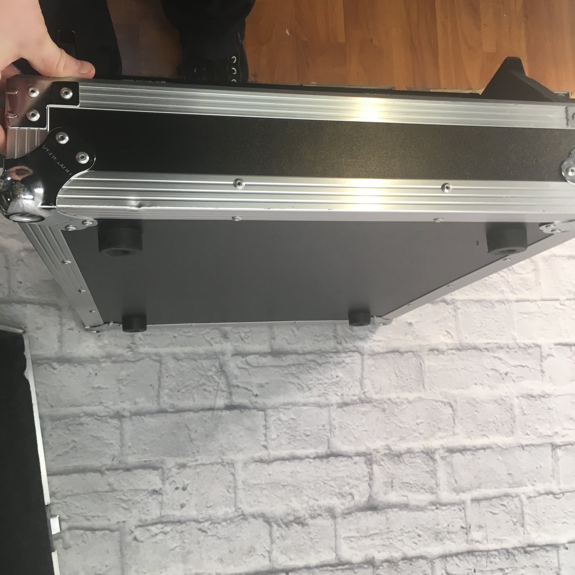 Yamaha MGP16X 16 Channel Mixing Console with Odyssey Flight Case