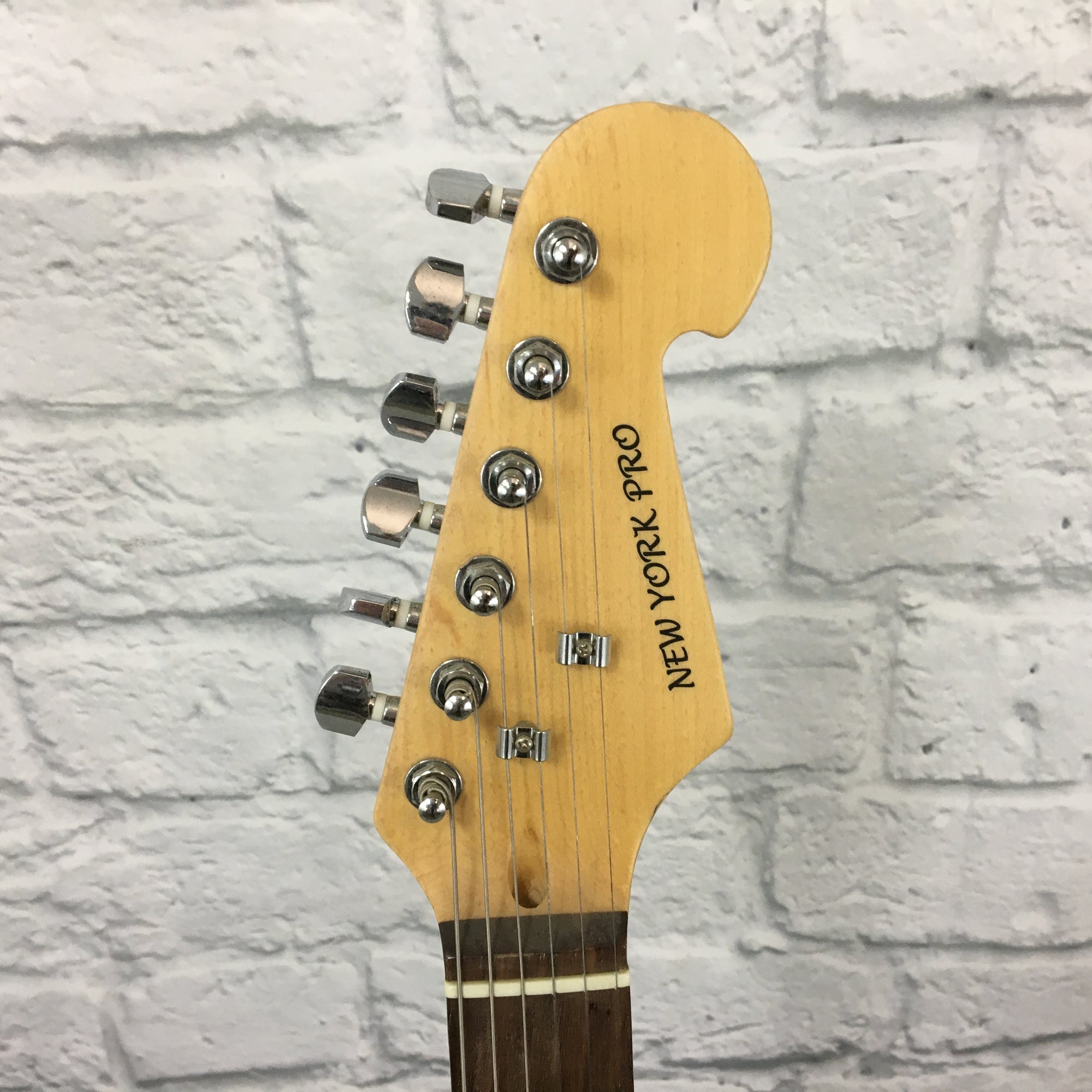 New York Pro Strat-Style Electric Guitar Black