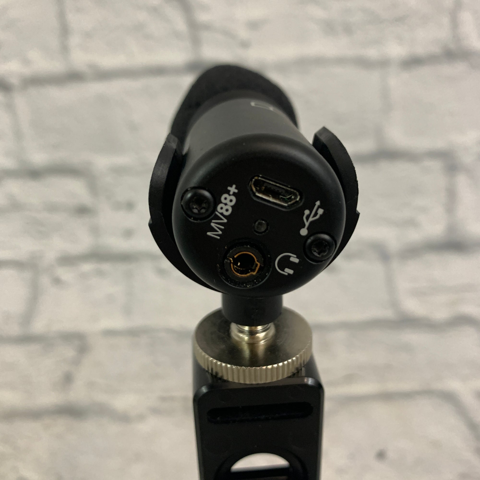 Shure MOTIV MV88+ Video Kit with iOS / USB Condenser Microphone