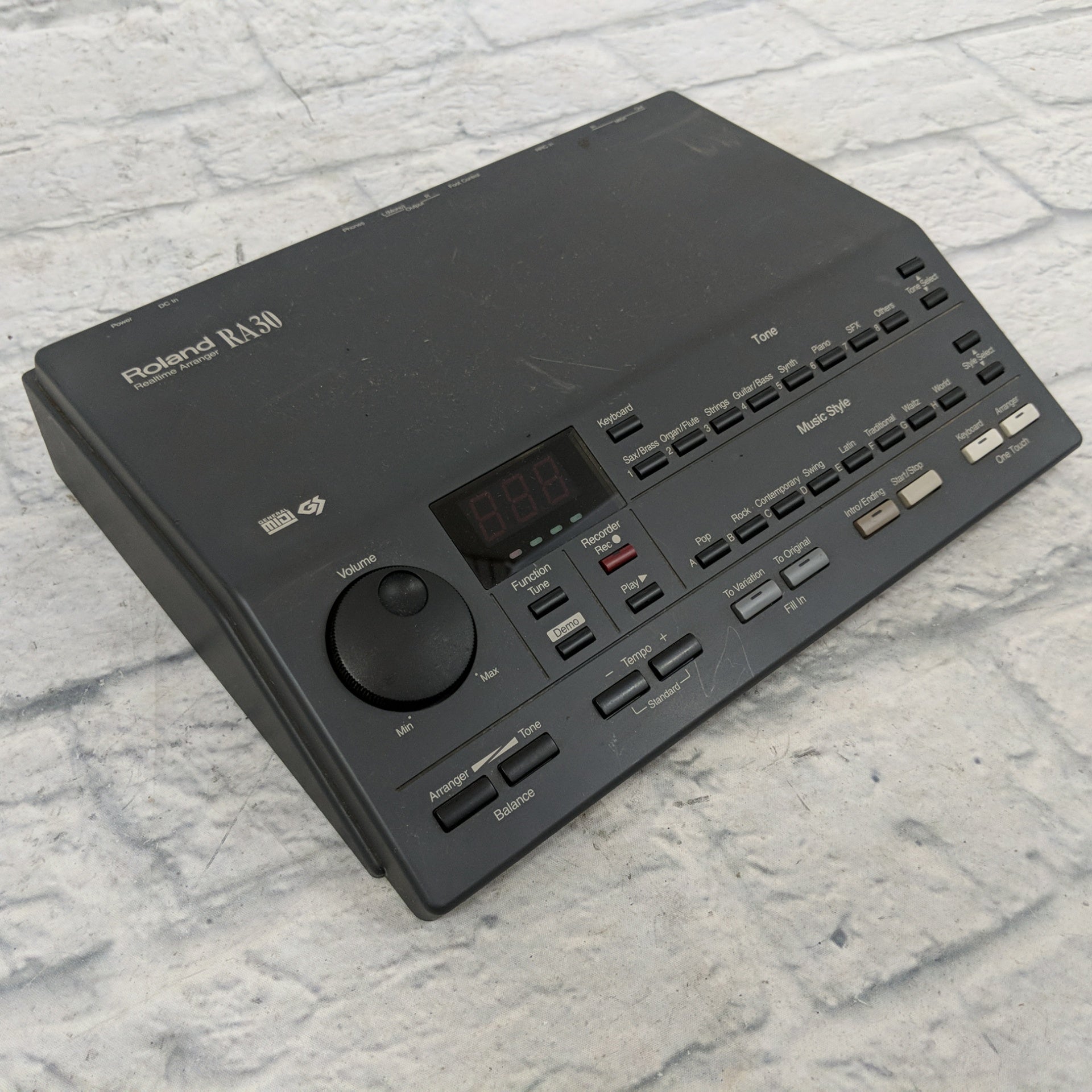 Roland RA-30 Real-Time MIDI Arranger - Evolution Music