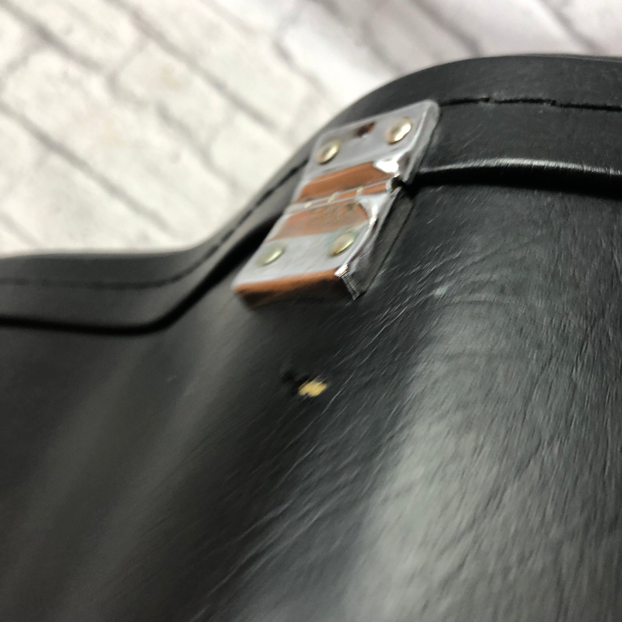 Morgan Monroe Humidified Acoustic Guitar Hard Shell Case
