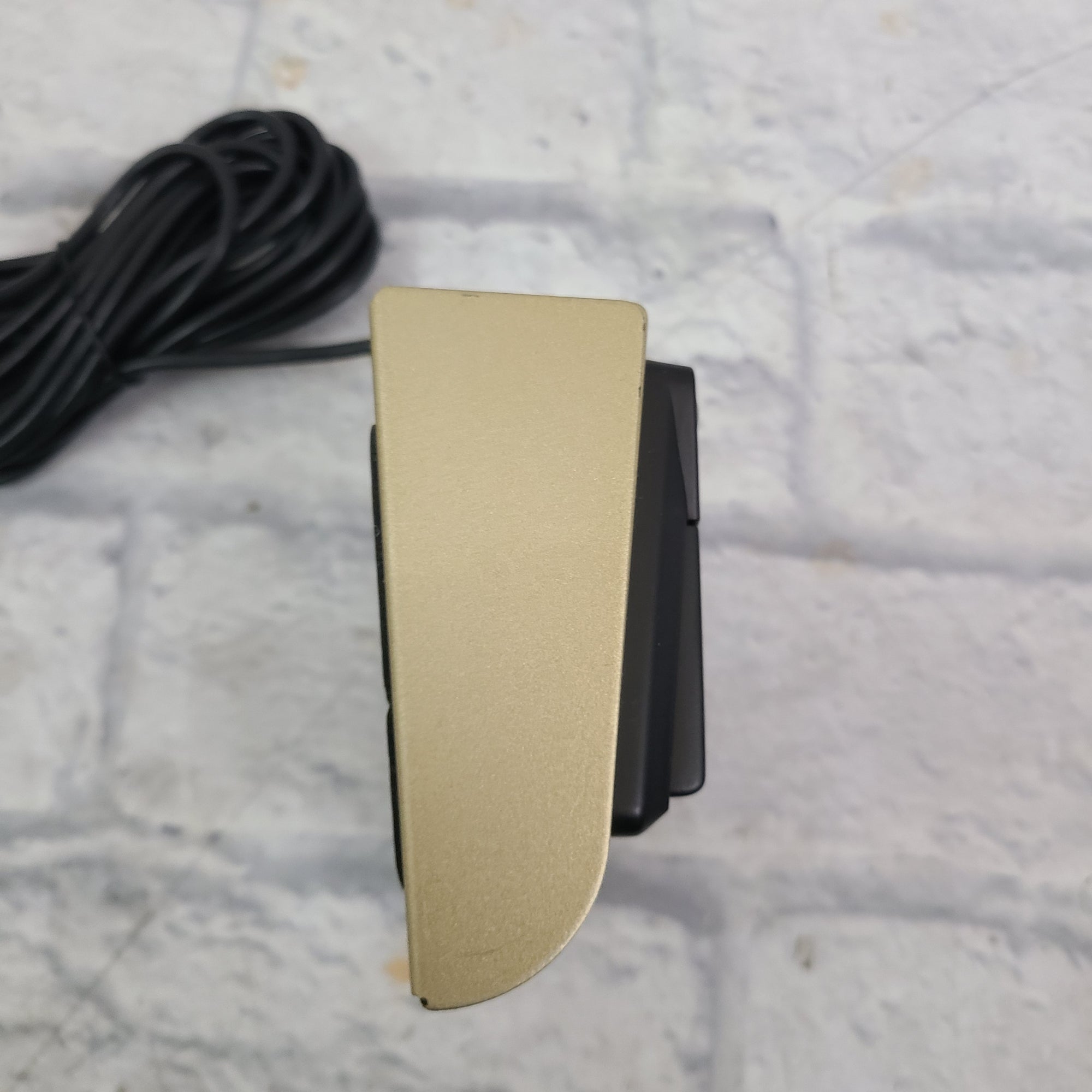 Behringer FS112B Two-Button Footswitch - Channel Ultrabass 1/4" TRS