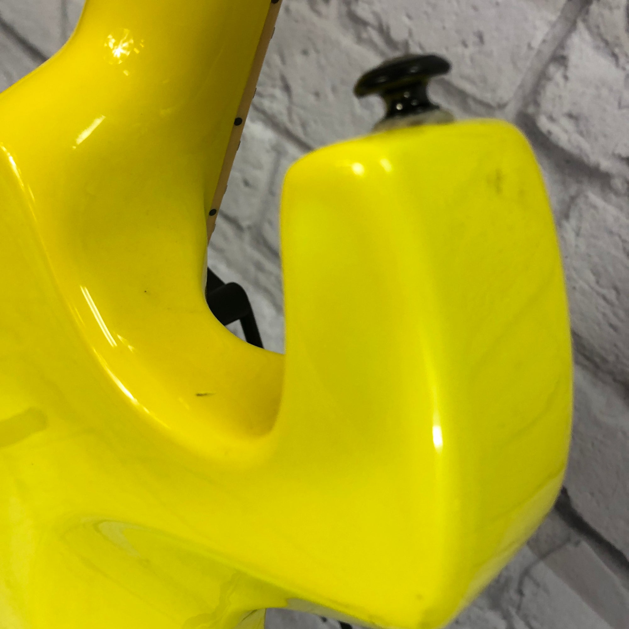 Switch Vibracell Wild 1 Yellow Electric Guitar