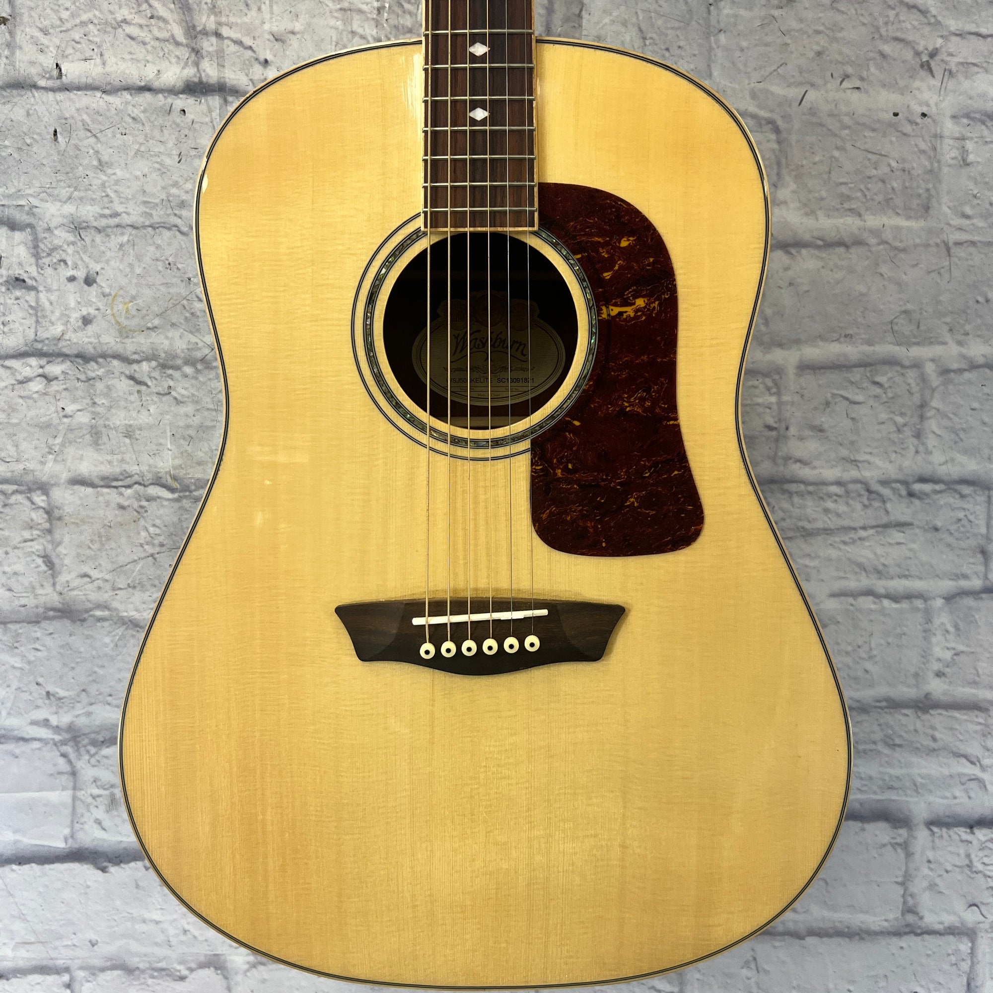 Washburn WSJ50 Elite Jumbo Acoustic Guitar with Hard Case