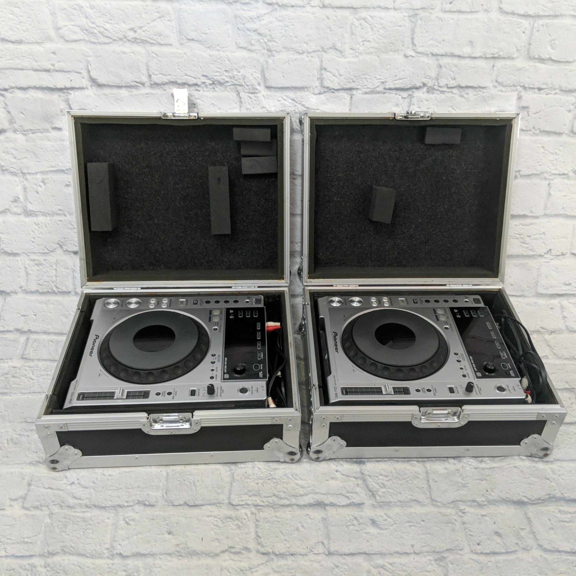 Pioneer CDJ-850 Pair with Cases - Evolution Music