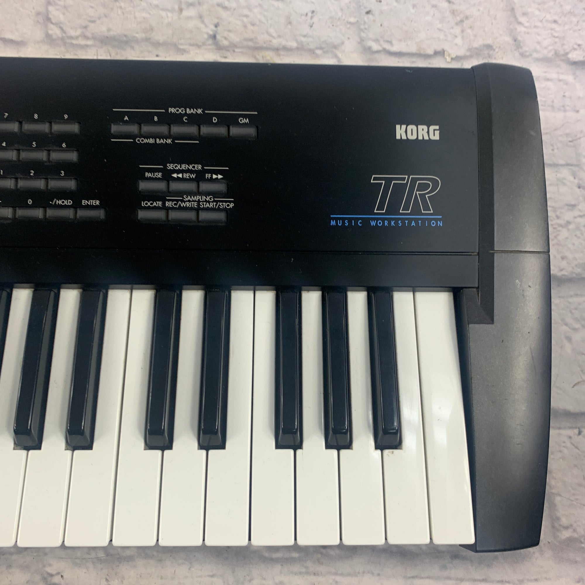 Korg TR61 Workstation - Evolution Music