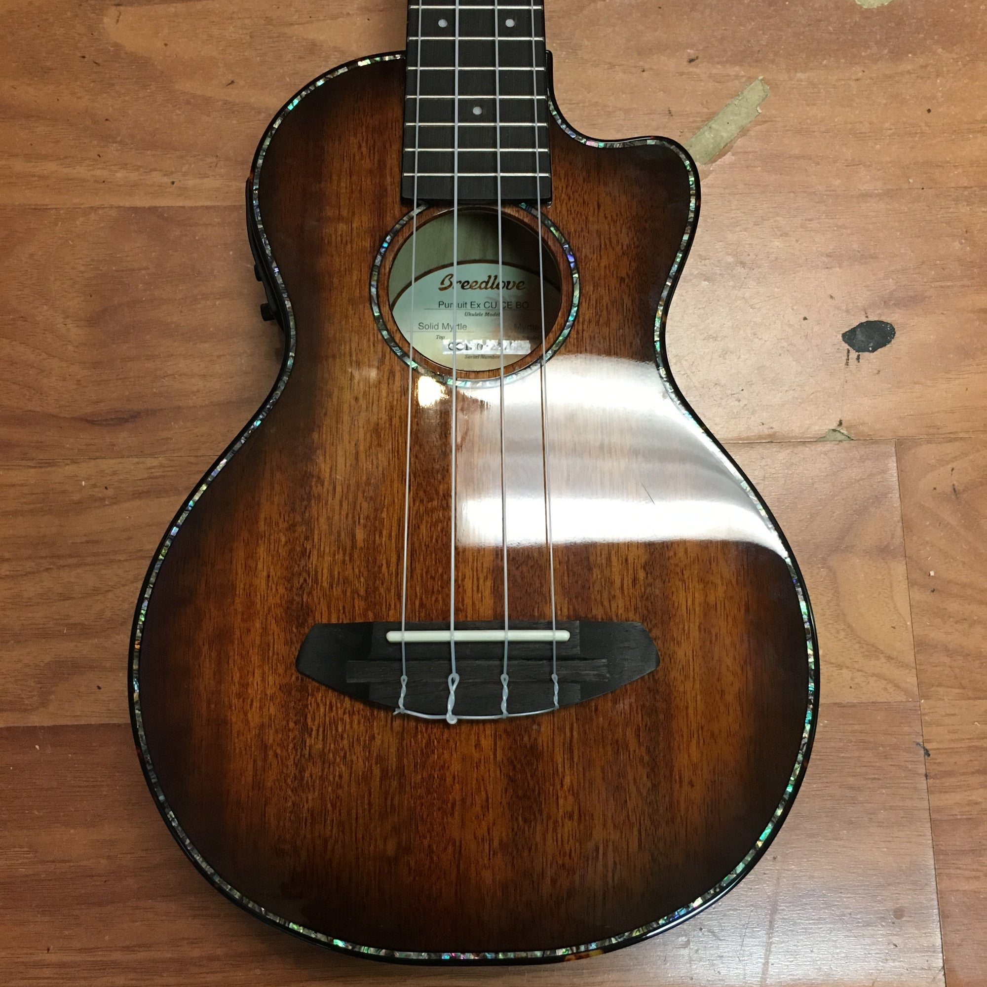 Breedlove Pursuit Ex CU BO Ukulele