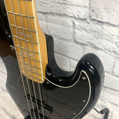 ** Squier Vintage Modified Black 4-String Jazz Bass