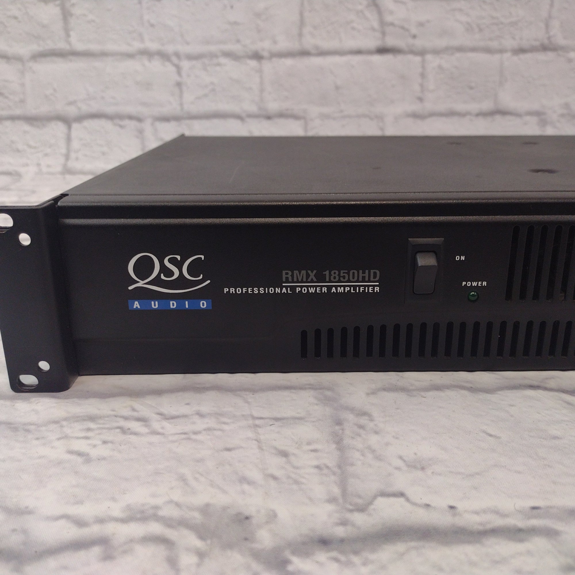 QSC RMX1850HD Power Amp