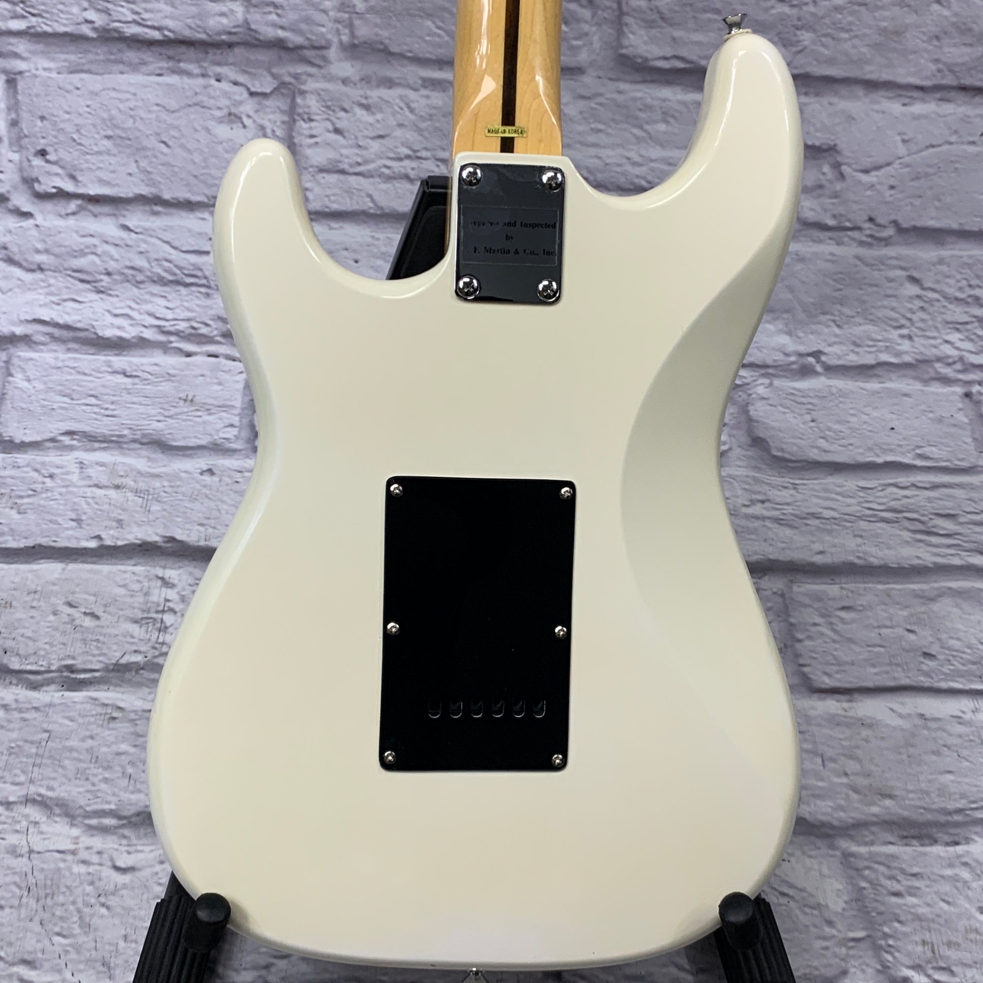 Stinger SSX Strat-Style Electric Guitar White