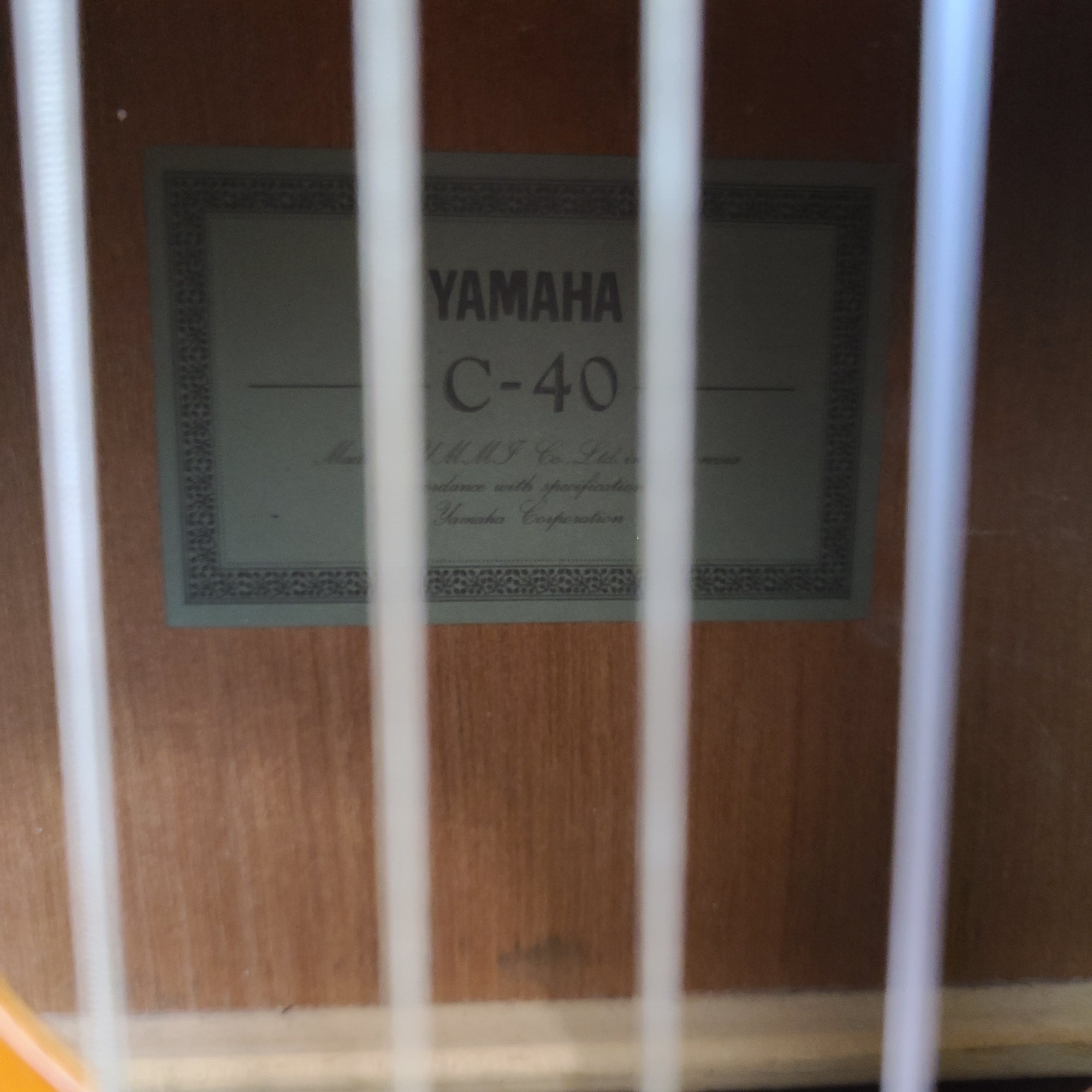 Yamaha C-40 Classical Acoustic Guitar w/ Chipboard Case