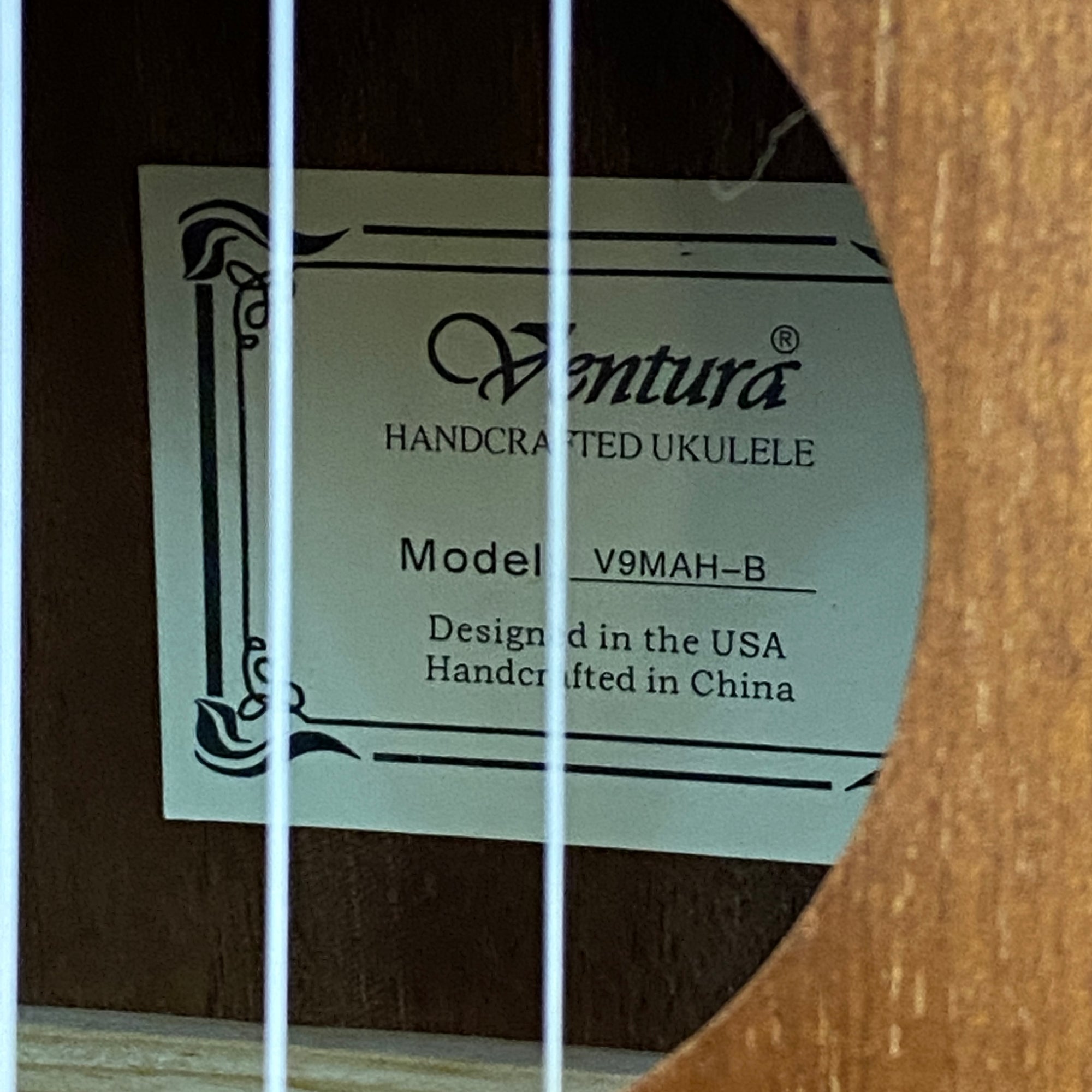 Ventura V9MAH-B Baritone Ukulele