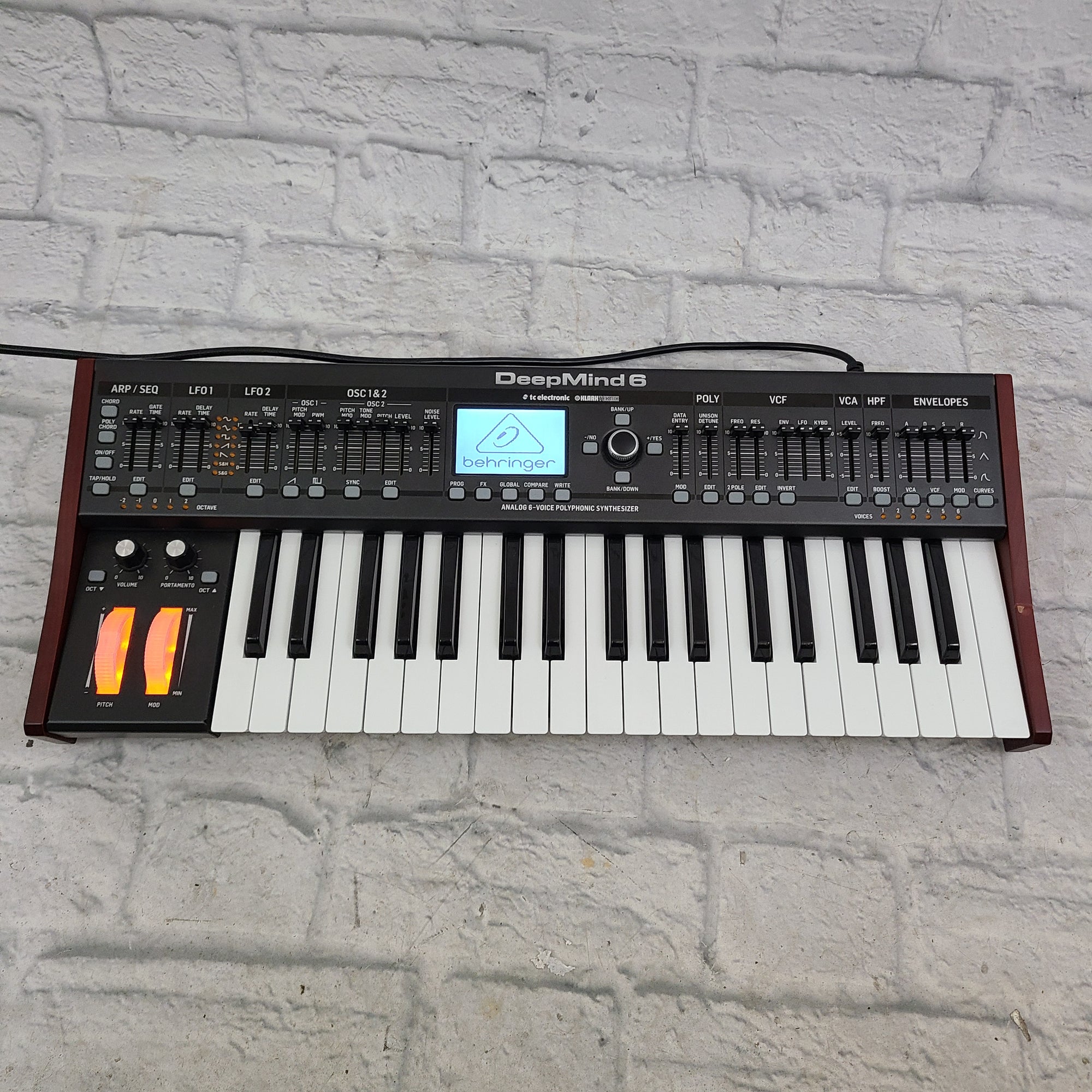 Behringer DeepMind 6 Analog Synth