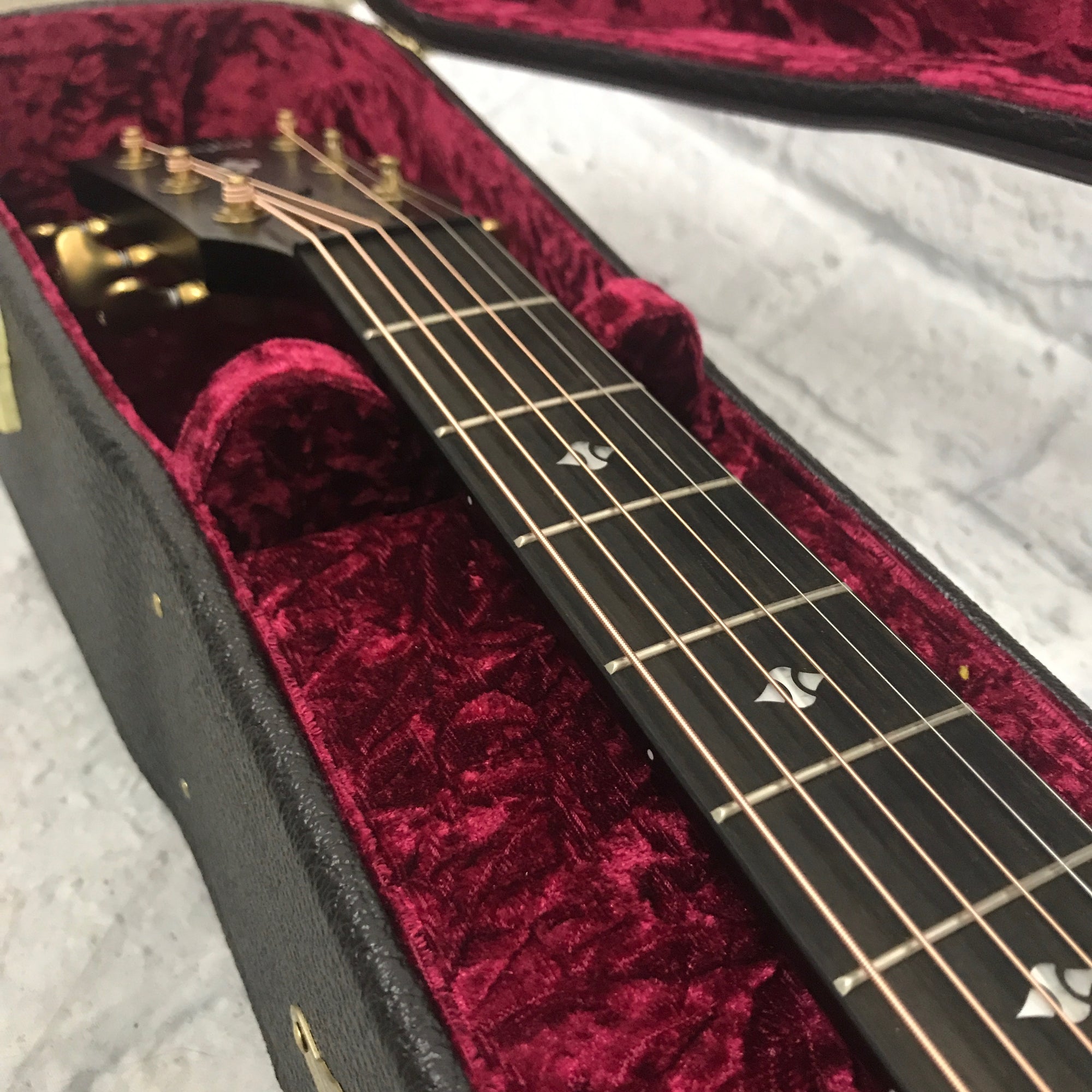 Taylor Builder's Edition 324ce V-Class Bracing Shaded Edgeburst With Case