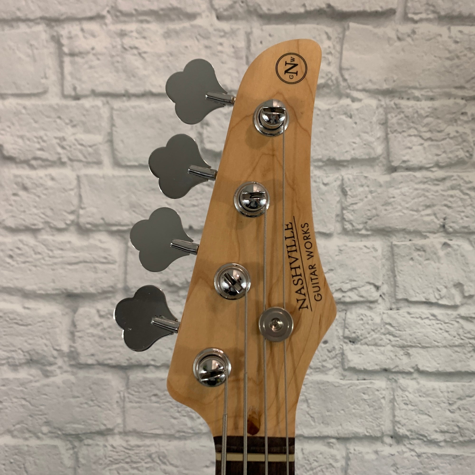 Nashville Guitar Works 210 Electric P Bass - Sunburst, Rosewood Fretboard