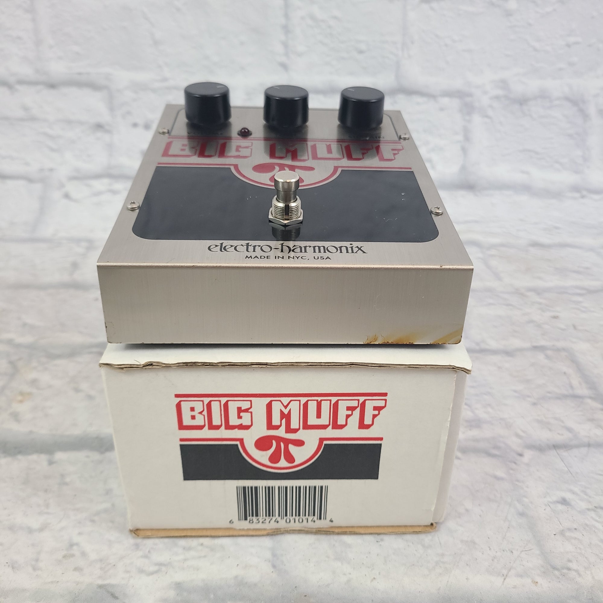 Electro-Harmonix Big Muff Pi w/ box Fuzz Pedal - Evolution Music