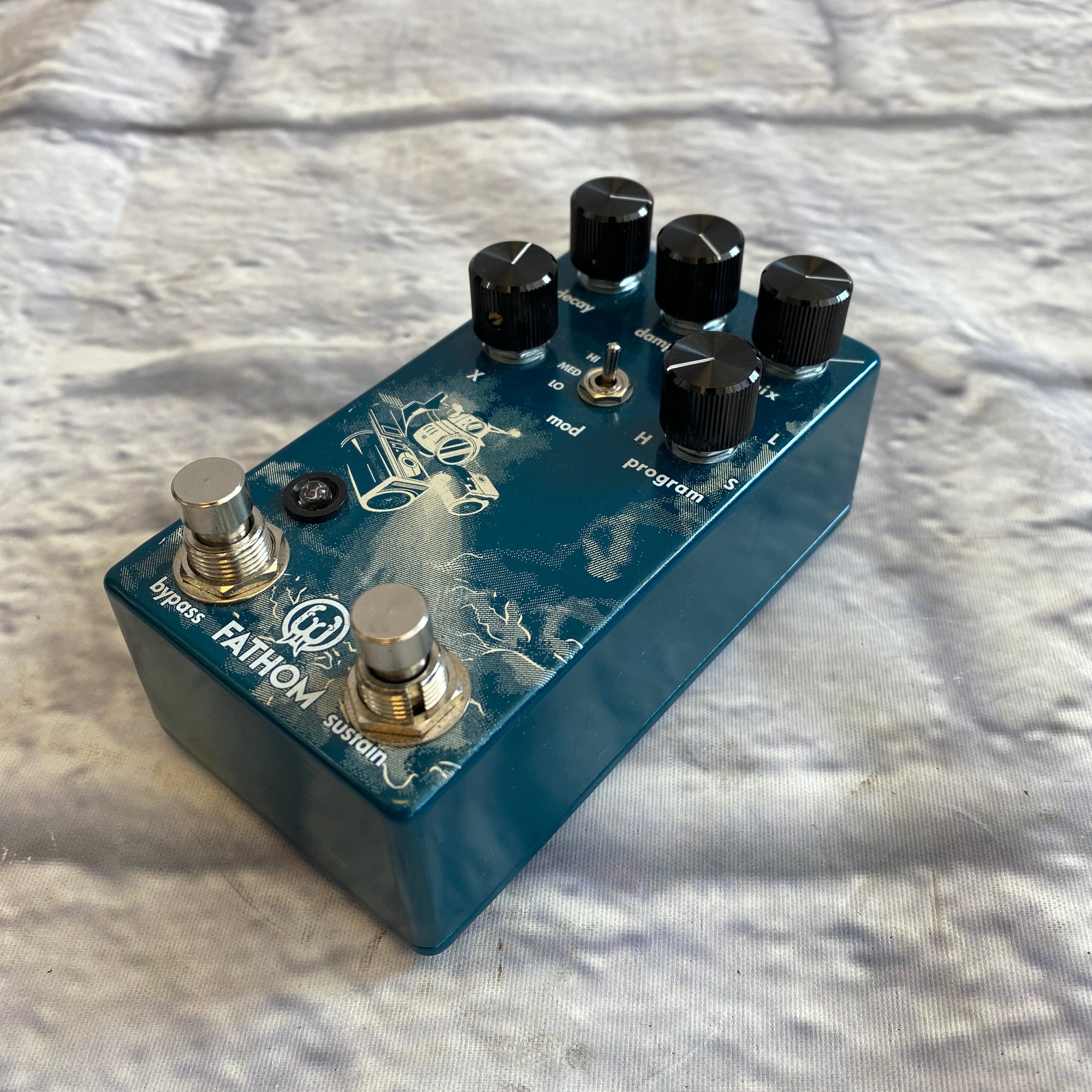 Walrus Audio Fathom Multi-Function Reverb - Evolution Music