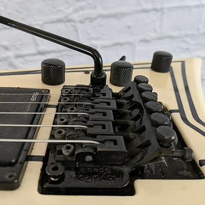 Jackson RRXMG X Series Rhoads - Snow White with Black Pinstripe