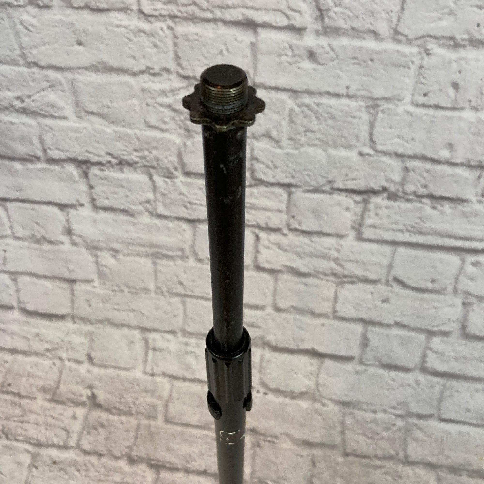 Musicians Gear Straight Round Base Mic Stand