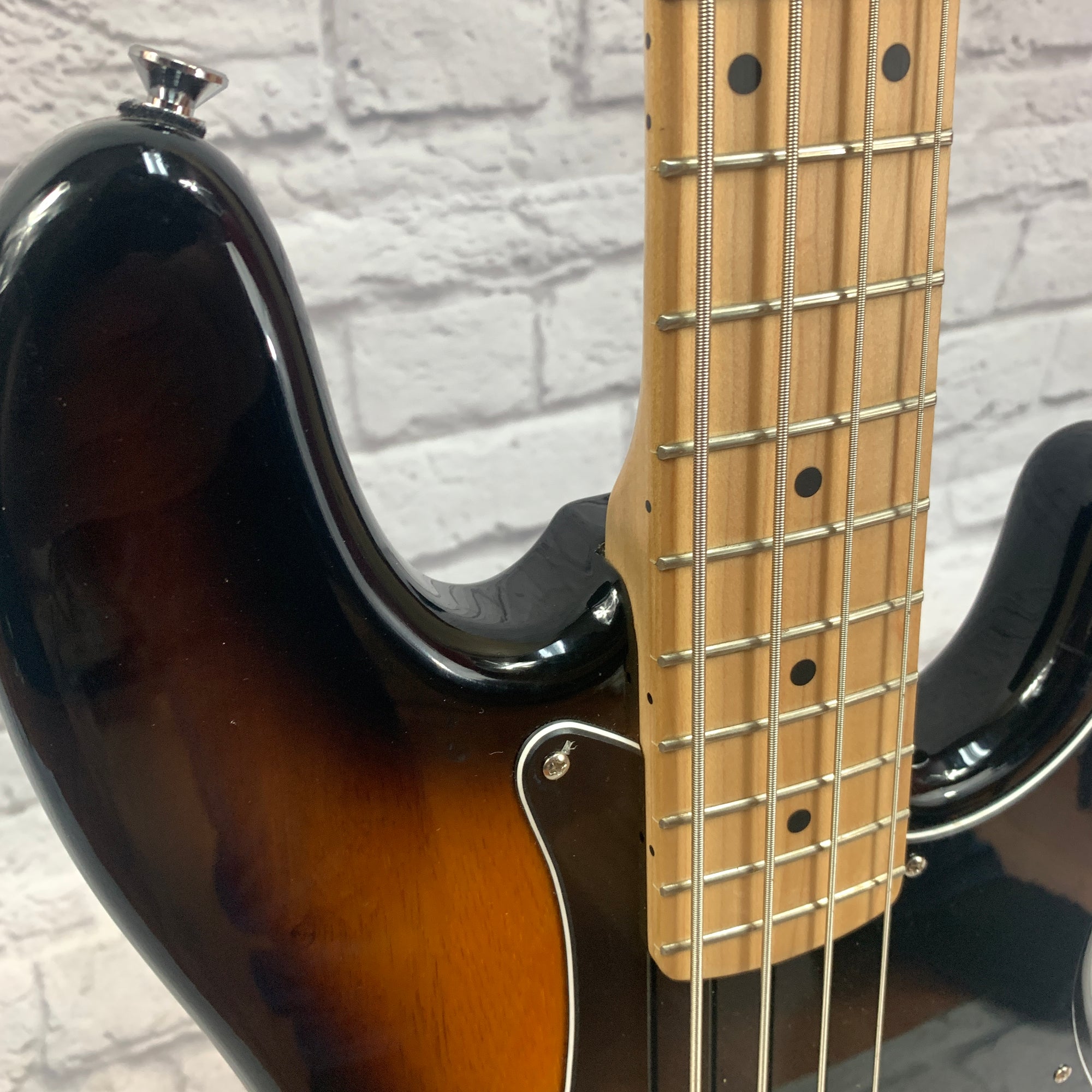 Squier Affinity P Bass Sunburst