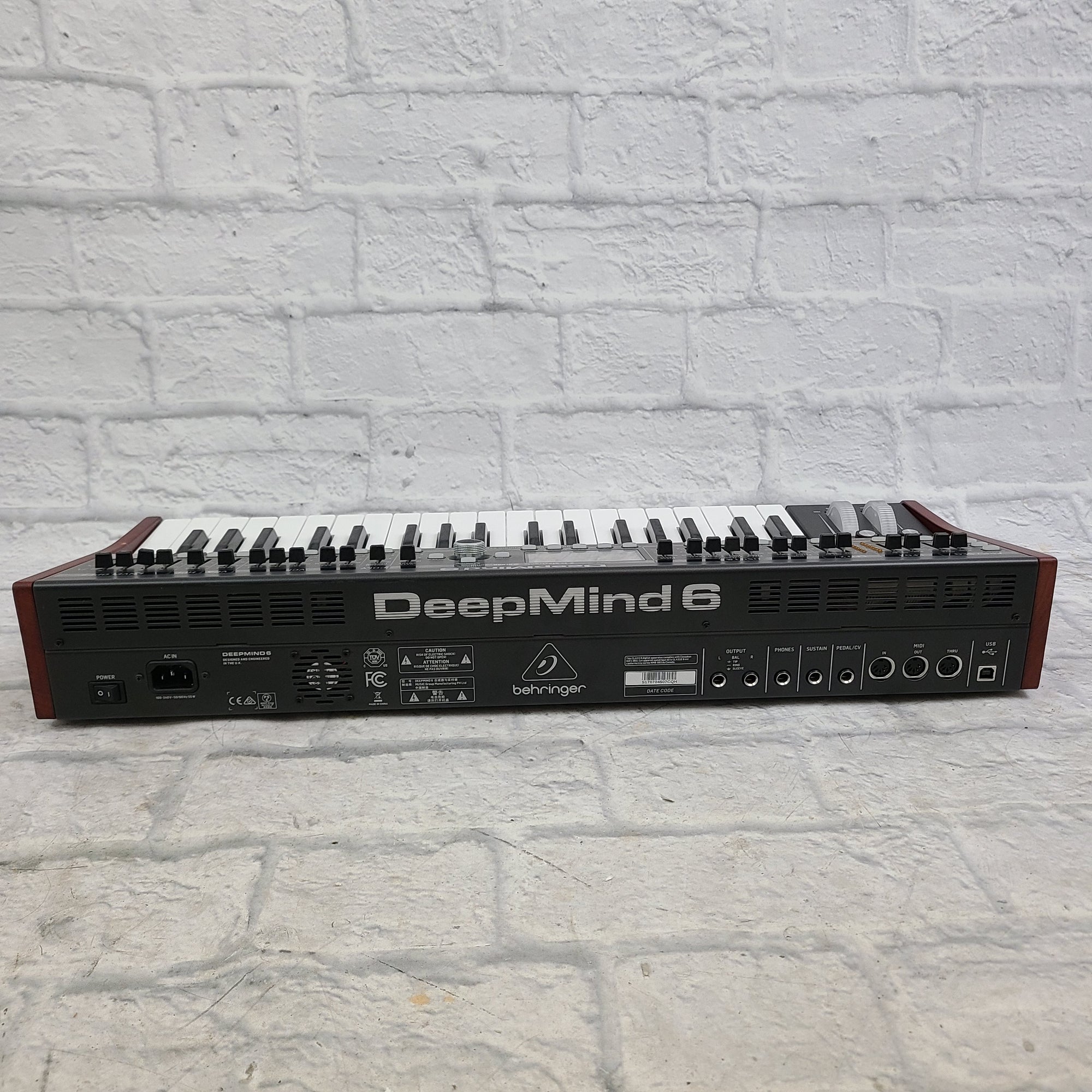 Behringer DeepMind 6 Analog Synth